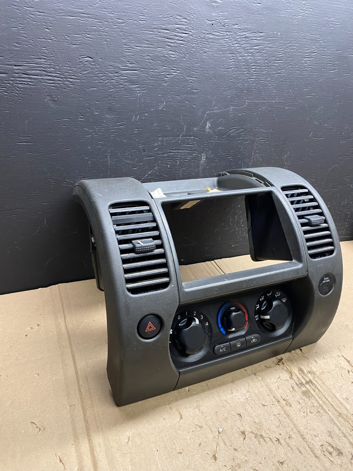 2005-2008 Nissan Xterra Radio A/C Heat Temperature Climate Control OEM ab9050 DG2