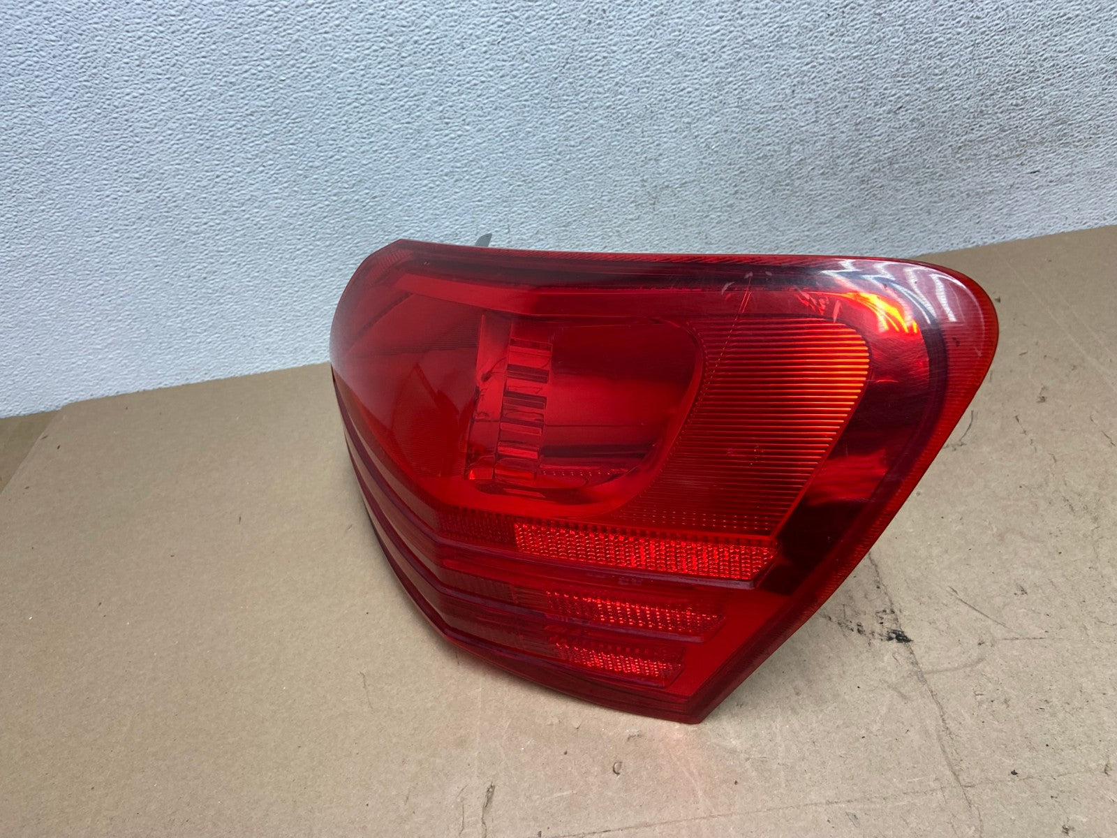 2008 to 2015 Nissan Rogue Right Passenger Rh Side Tail Light AE6813 LK1