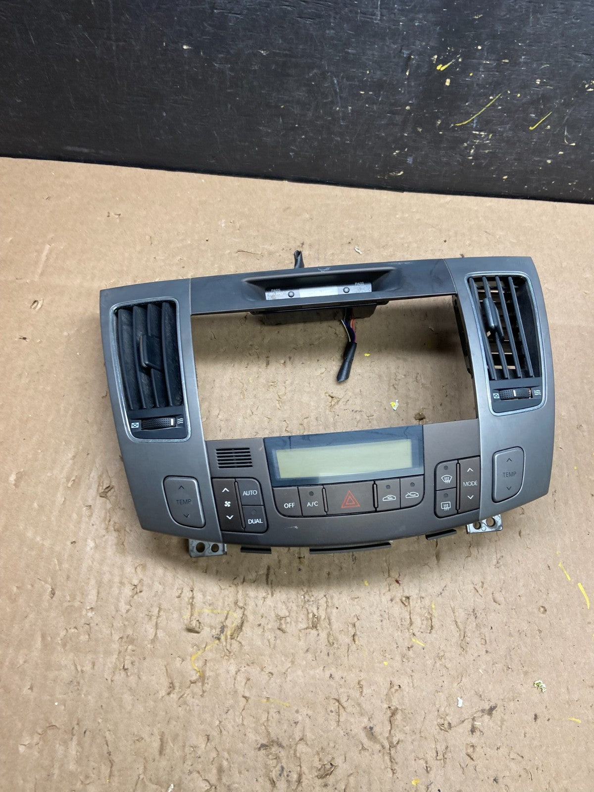 2009 to 2010 Hyundai Sonata Center Radio Climate Control Air Vent Bezel t6015 DG0