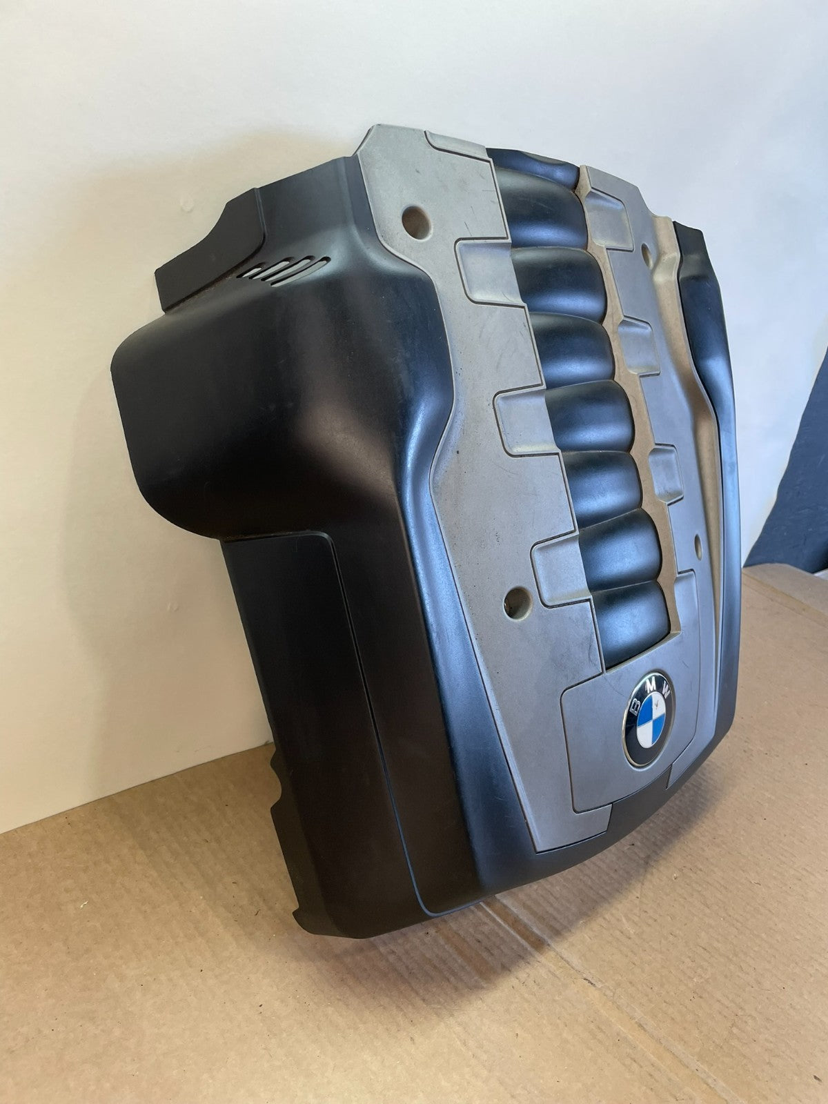 2006 to 2010 BMW 550i 650i 750i Plastic Engine Cover Shield AF5438 DW2