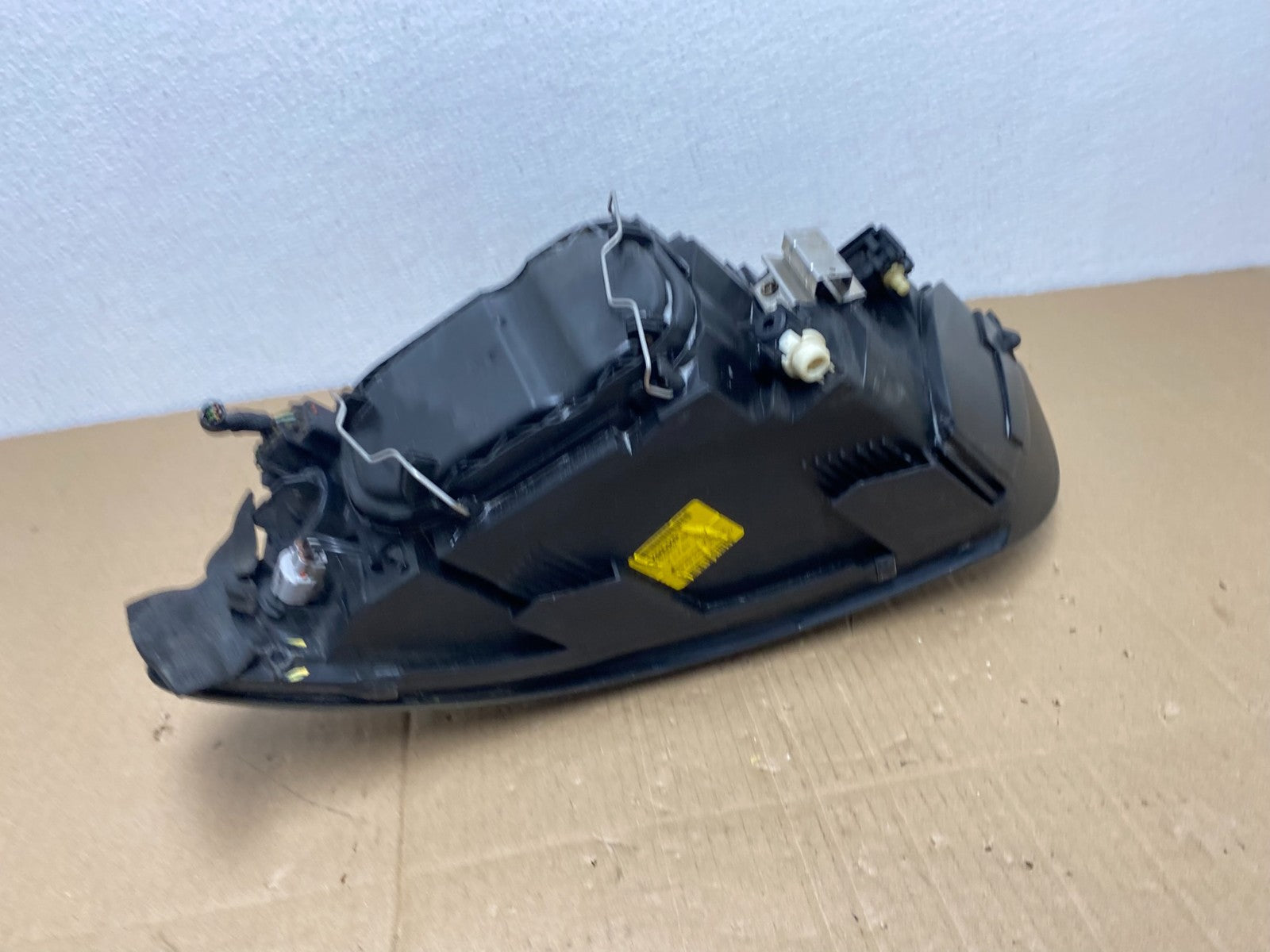 2004 to 2007 Volvo S40 Right Passenger Side Headlight Oem AB8141 DW9