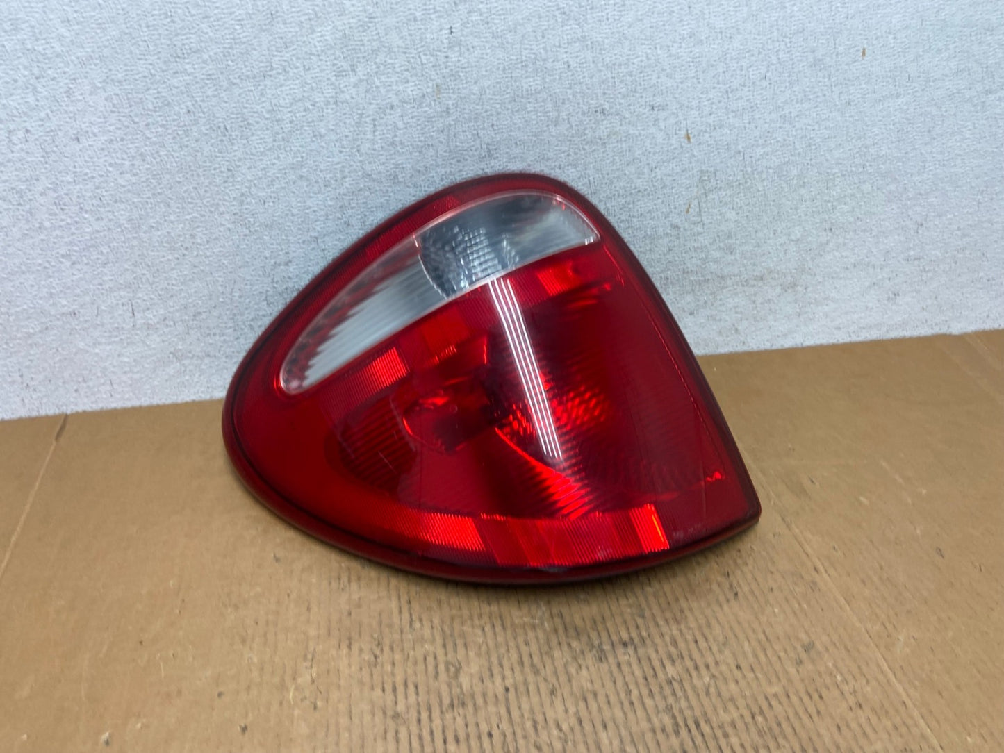 2004 to 2007 Dodge Grand Caravan Left Driver Lh Tail Light AE0322 LK0