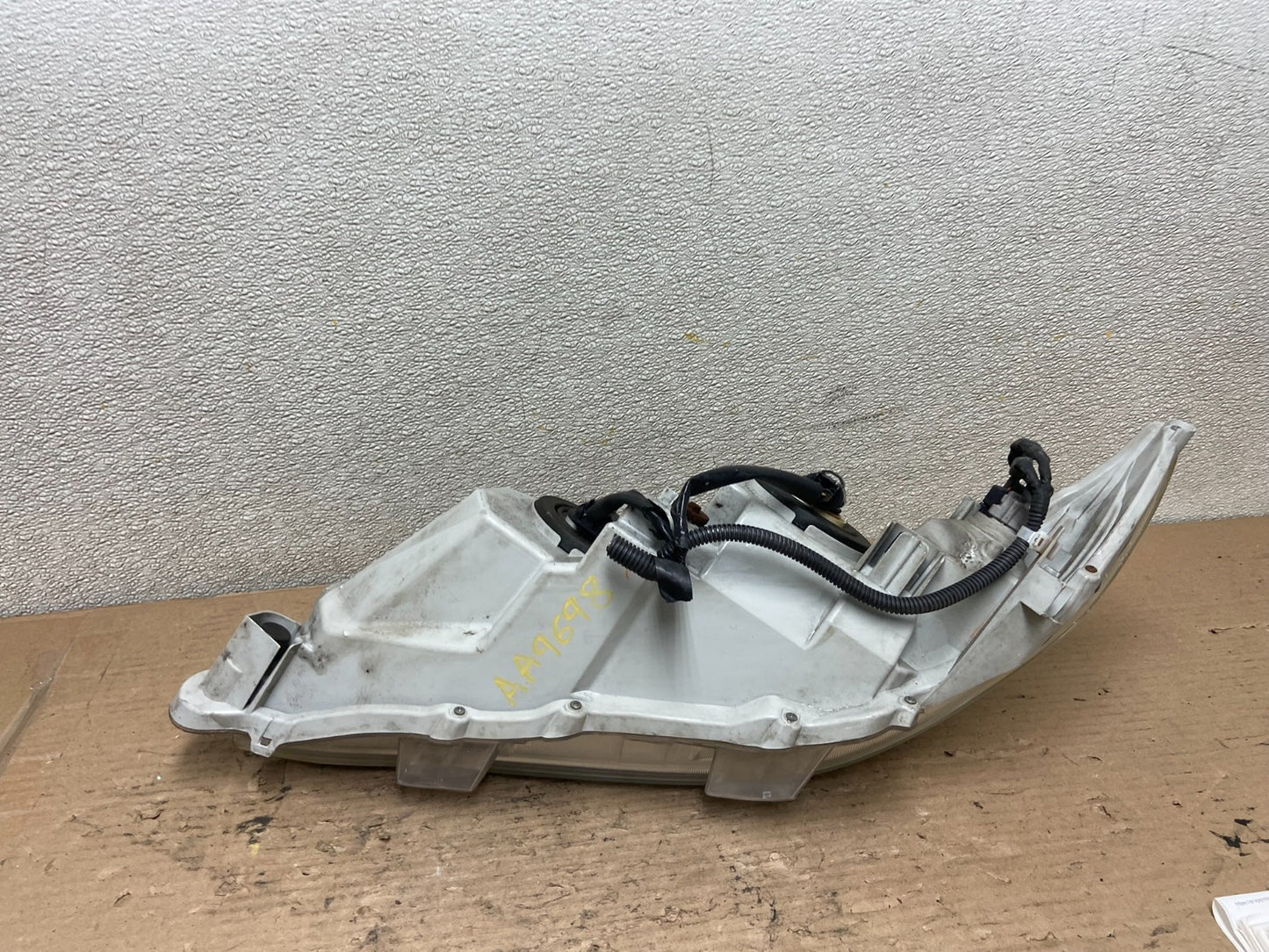 2010 - 2011 Toyota Camry Right Passenger RH Halogen Headlight Oem AA9698 DW6
