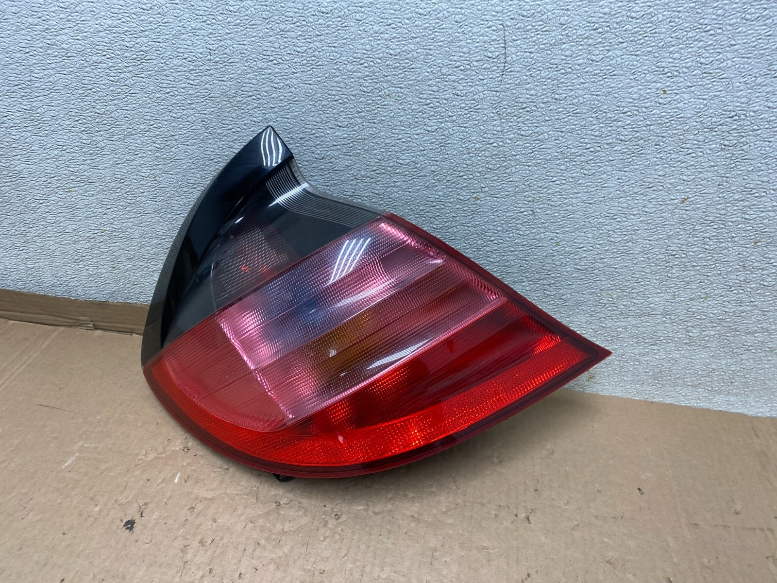 2002 to 2004 Mercedes C-Class Coupe Left Driver LH Side Tail Light U8604 DW1