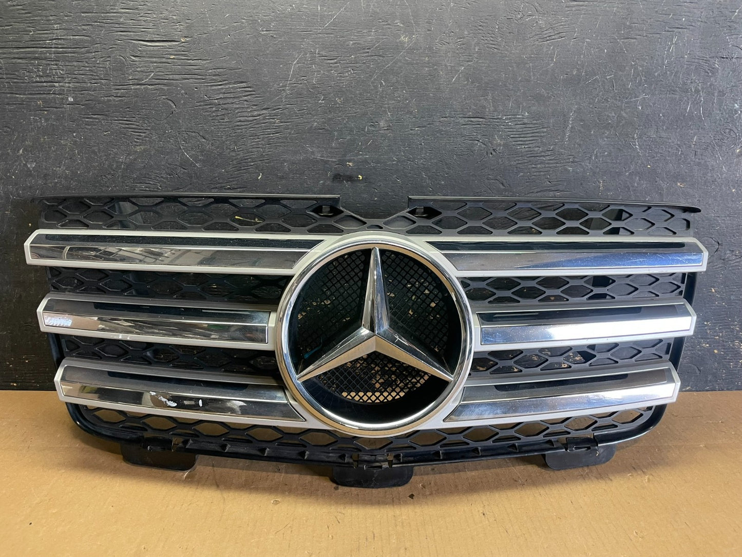 2008 to 2010 Mercedes-Benz GL-Class GL550 Front Grille Grill AA22500