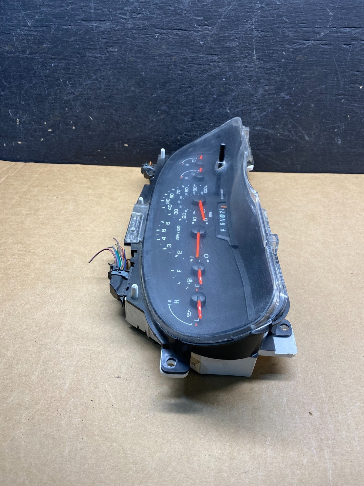 2004 to 2008 Ford E150 E250 Gauge Speedometer Cluster AH7096 DG1