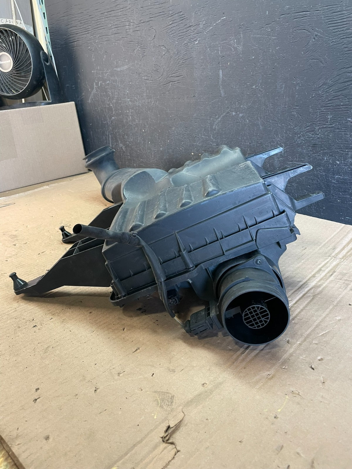 2010 to 2018 Mercedes-Benz Sprinter 2500 3.0L Air Cleaner Box ad8600 DG4