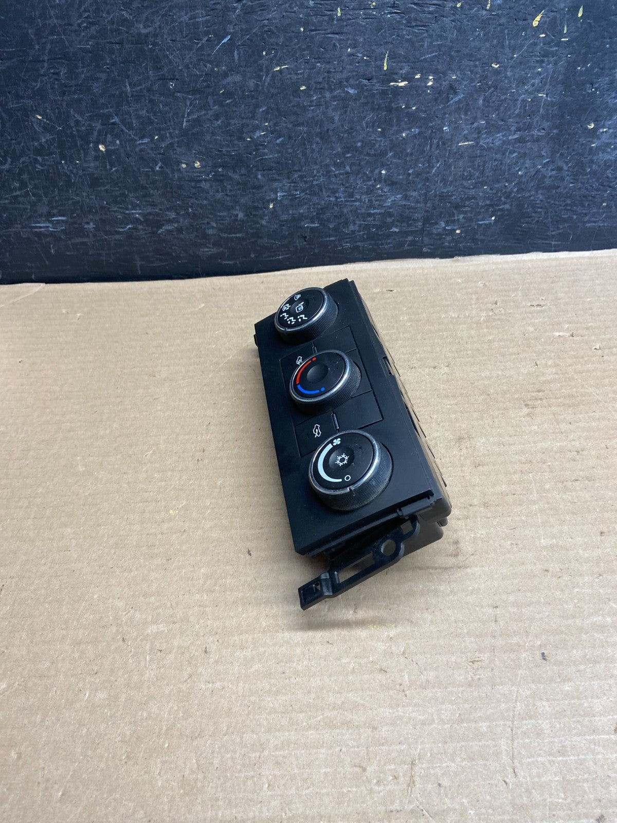 2010-2011 GMC Sierra Chevy Silverado AC Climate Control A/C AH1461 DG1