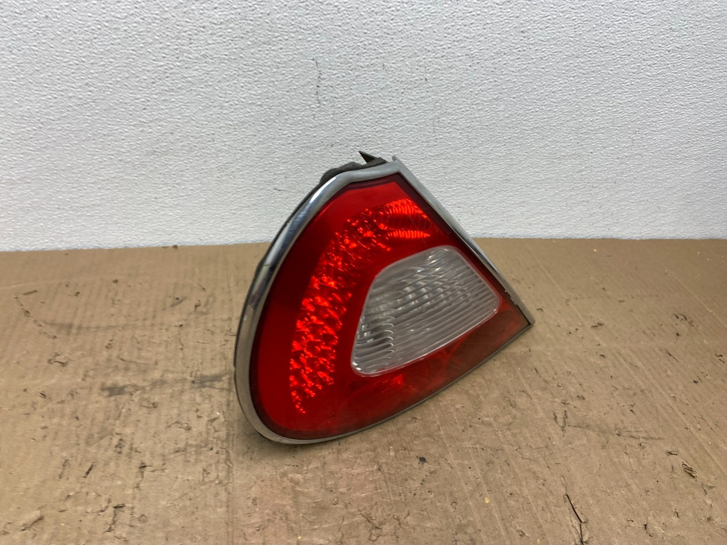 2004 to 2006 Jaguar XJ8 Left Driver LH Side Tail Light AC0276 DW2