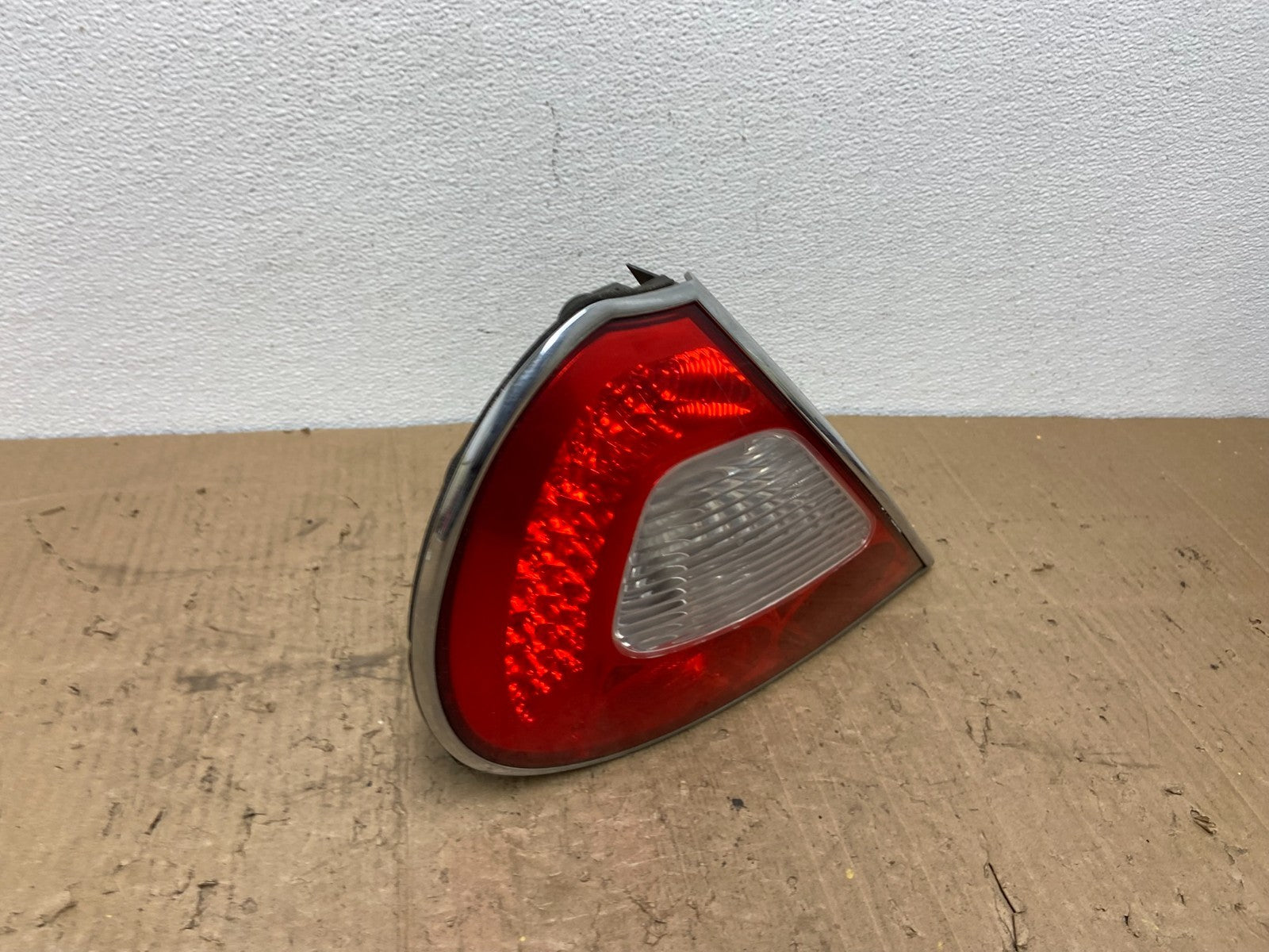 2004 to 2006 Jaguar XJ8 Left Driver LH Side Tail Light AC0276 DW2