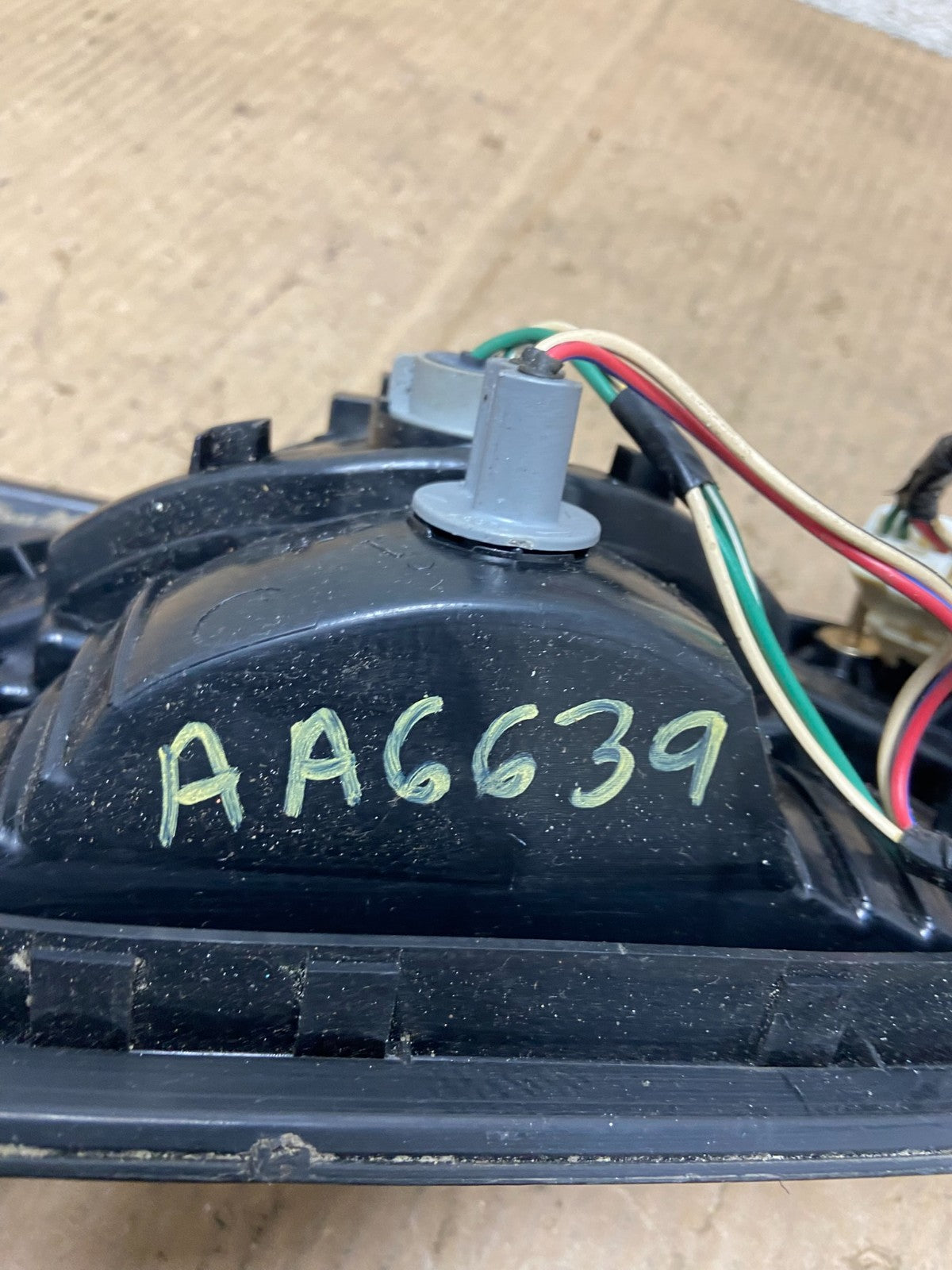 2001 - 2003 Toyota Sienna Right Passenger Rh Side Inner Tail Light OEM AA66396