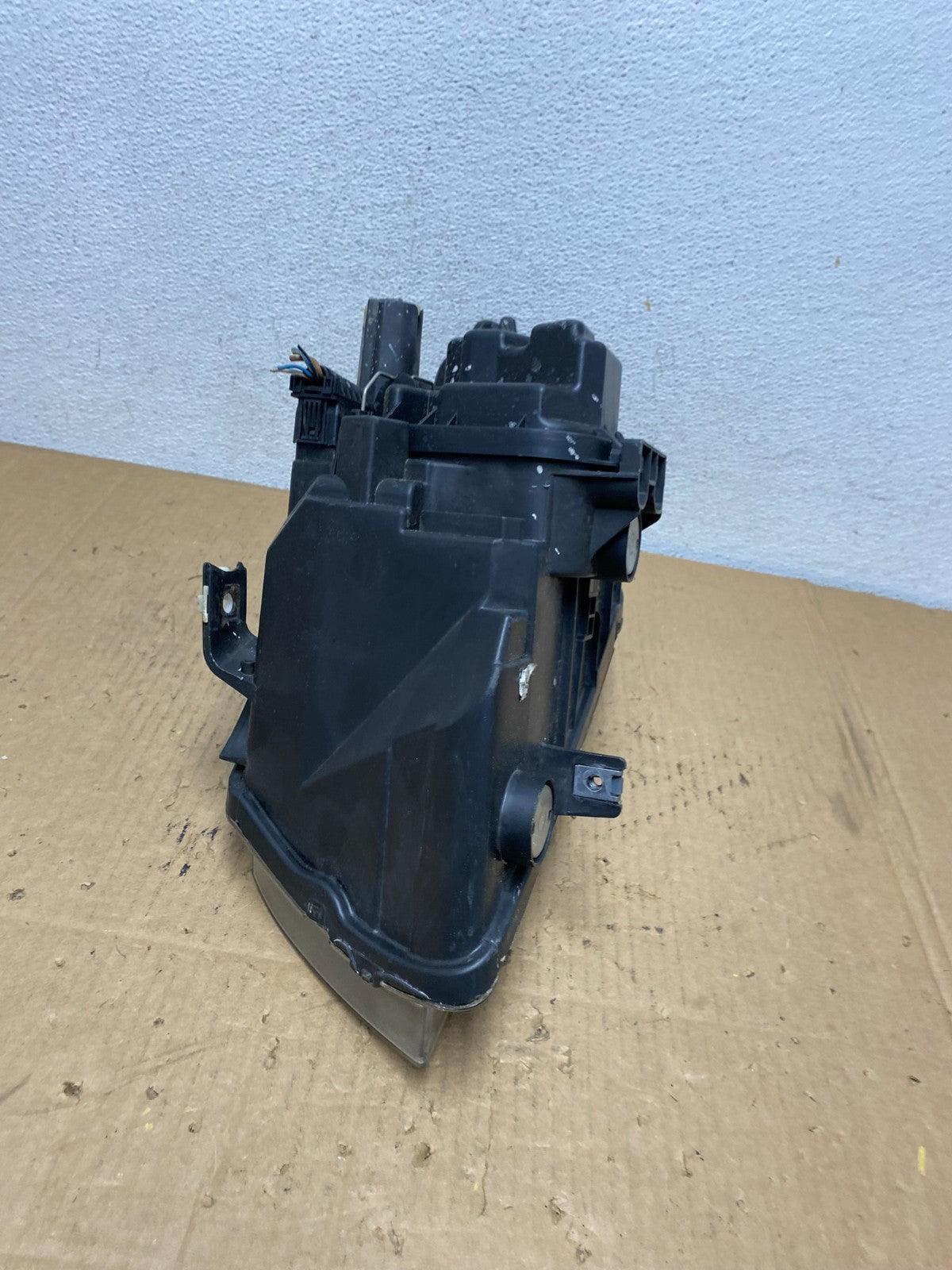 2009-2011 BMW 3 Series 328i 4/D Sedan Headlight Halogen Right Passenger AD10828