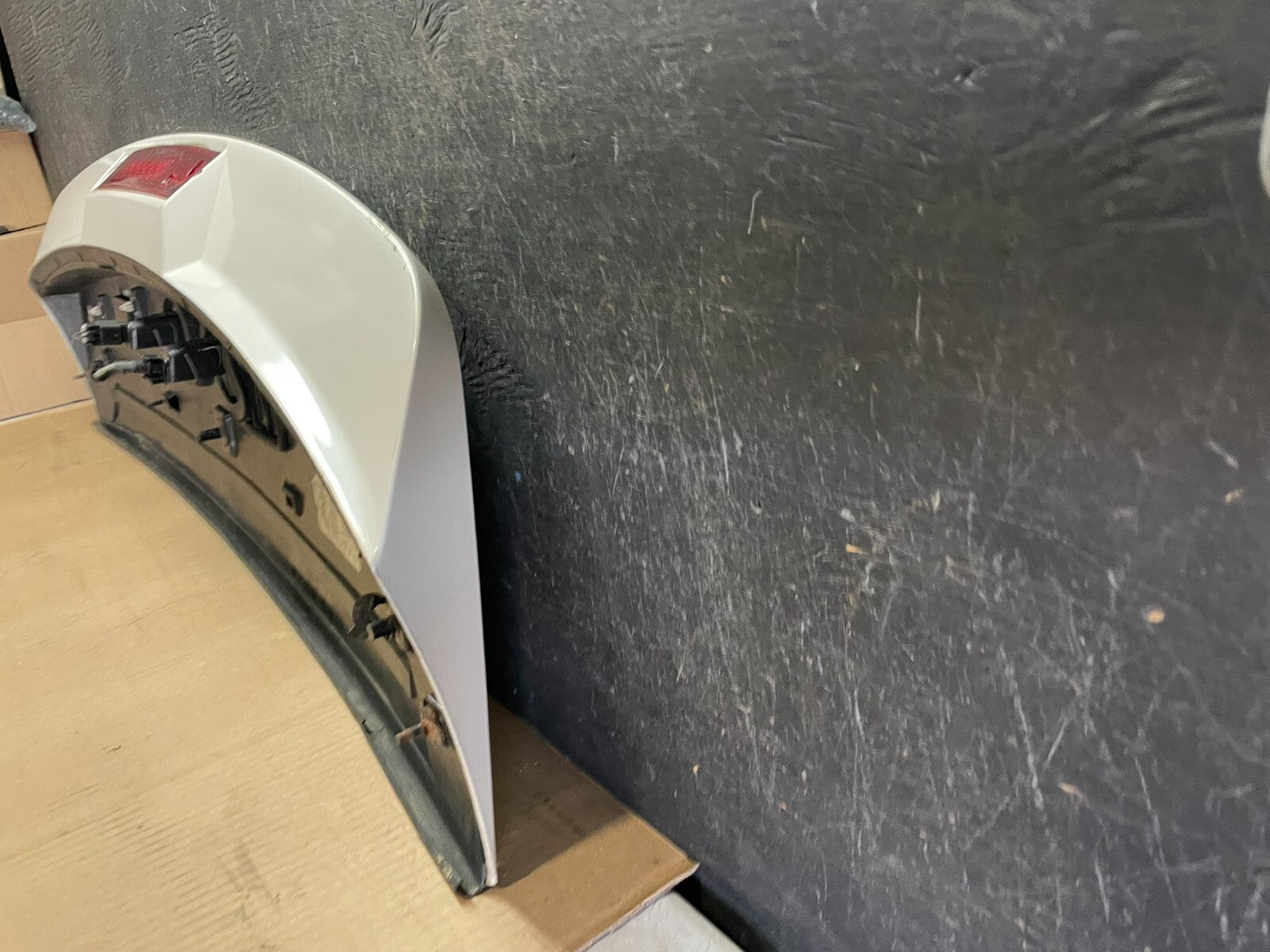 2007 to 2010 Ford Edge Rear Spoiler Wing With Brake Light OEM L9126 DG9