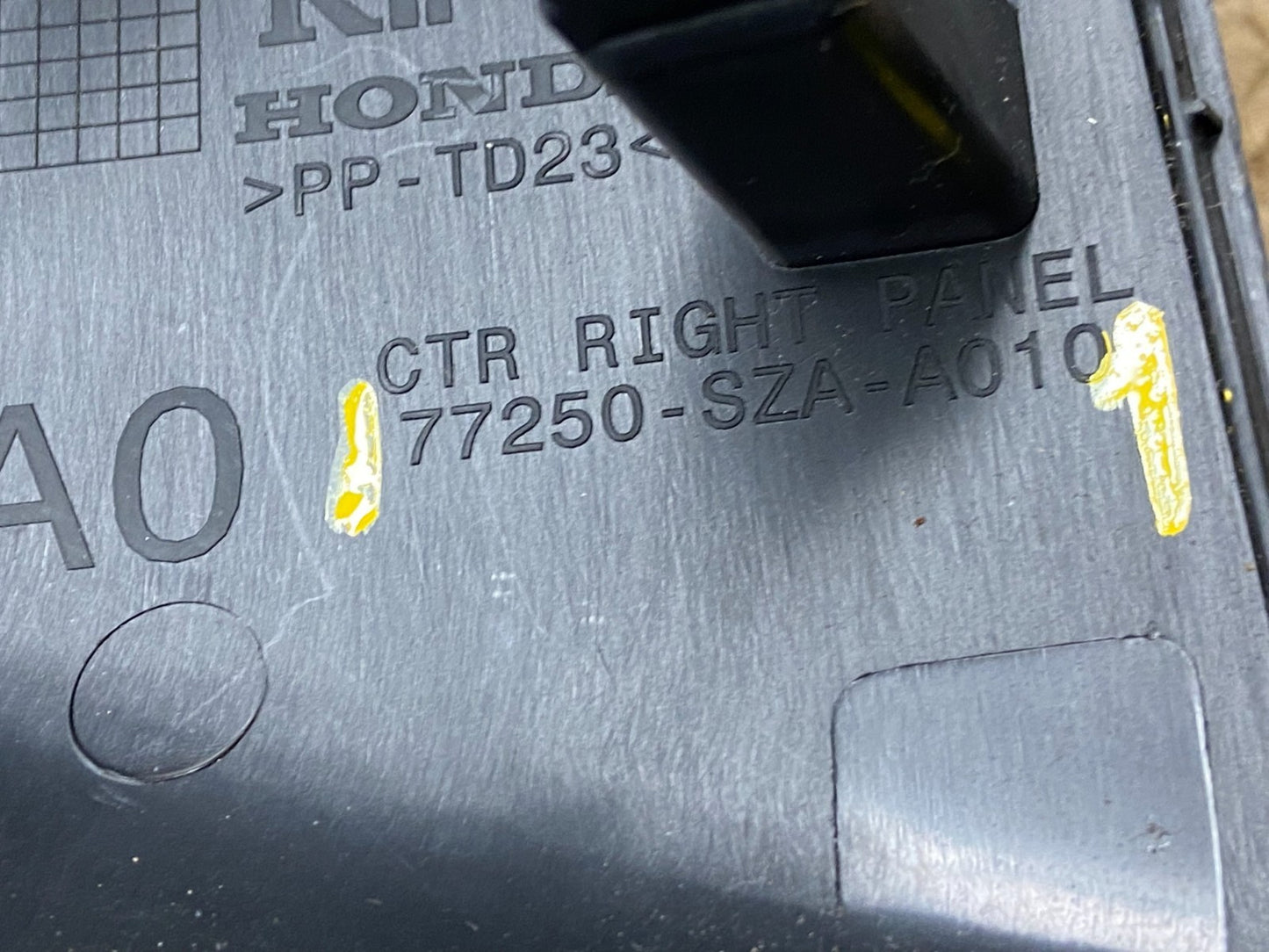 2009-2015 Honda Pilot Right Passenger Dash Vent Center Panel Bezel OEM W2069 DG5