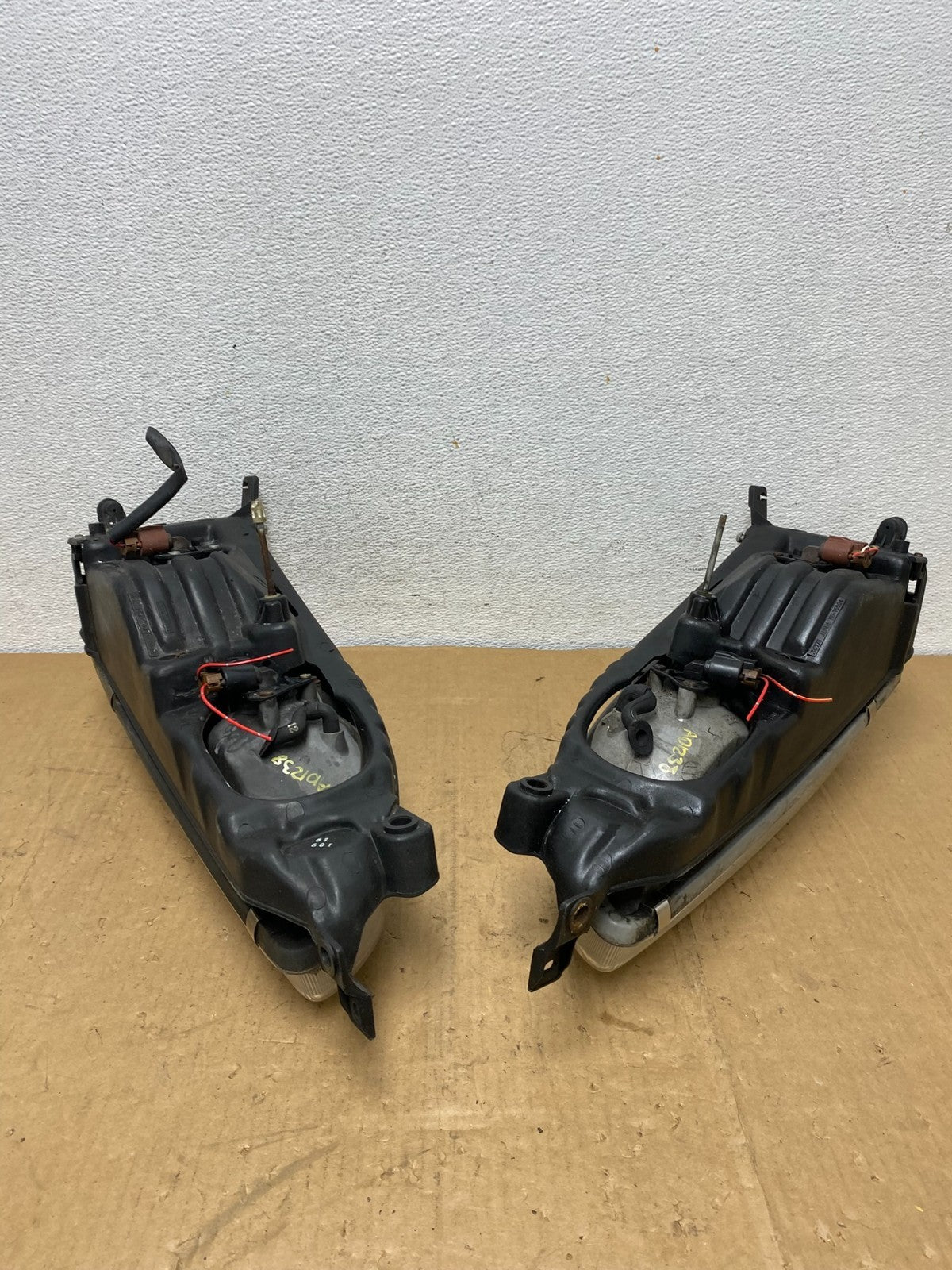 1995 - 1996 Toyota Camry Left+Right Side Set Halogen Headlights AD1238 DW6