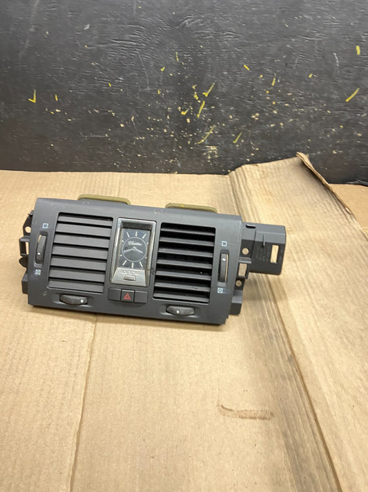 2006 to 2011 Cadillac DTS Dash Center Air Vent Heater Bezel OEM X1680 DG0