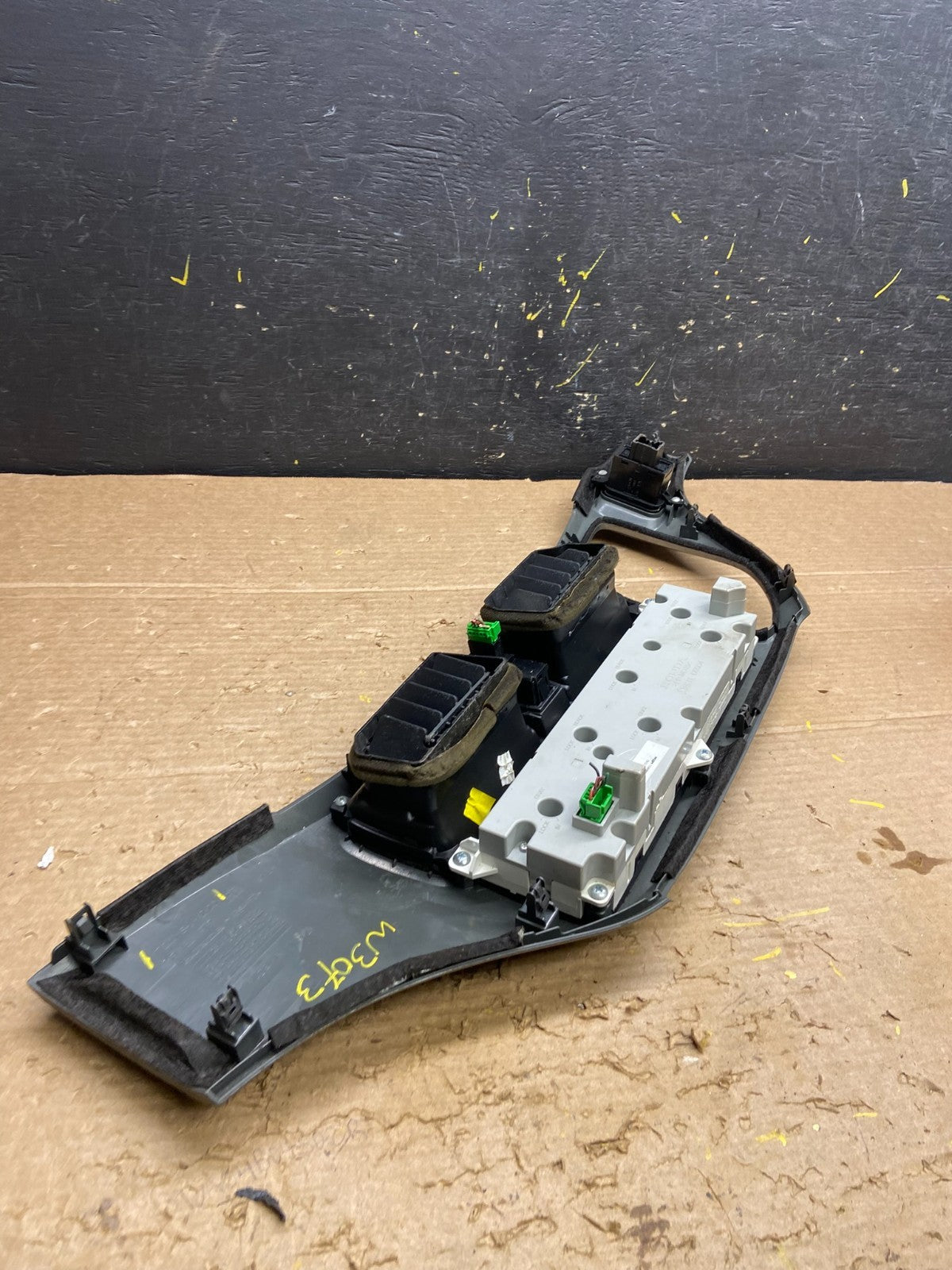 2005 to 2010 Honda Odyssey Radio Climate Control Dash Trim Bezel W3073 DG5