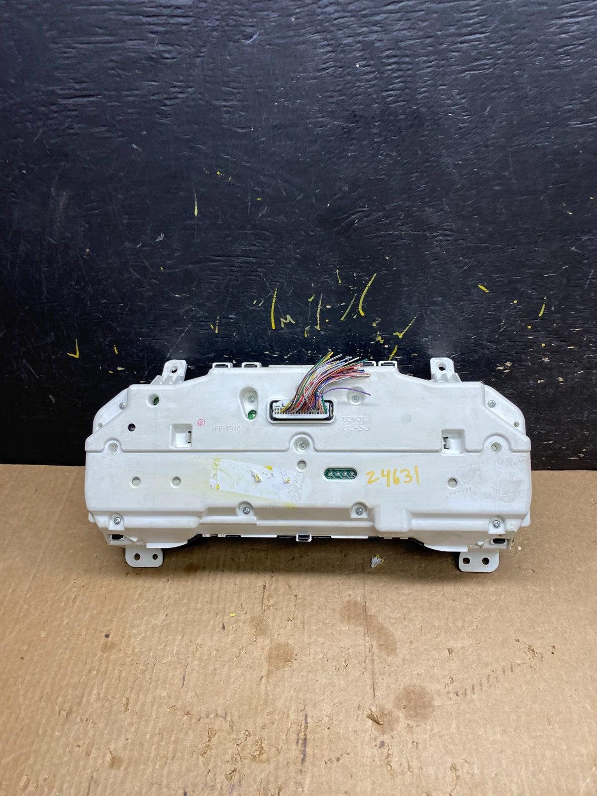 2006 Toyota Sienna Speedometer Cluster Gauge OEM Z4631 DG4