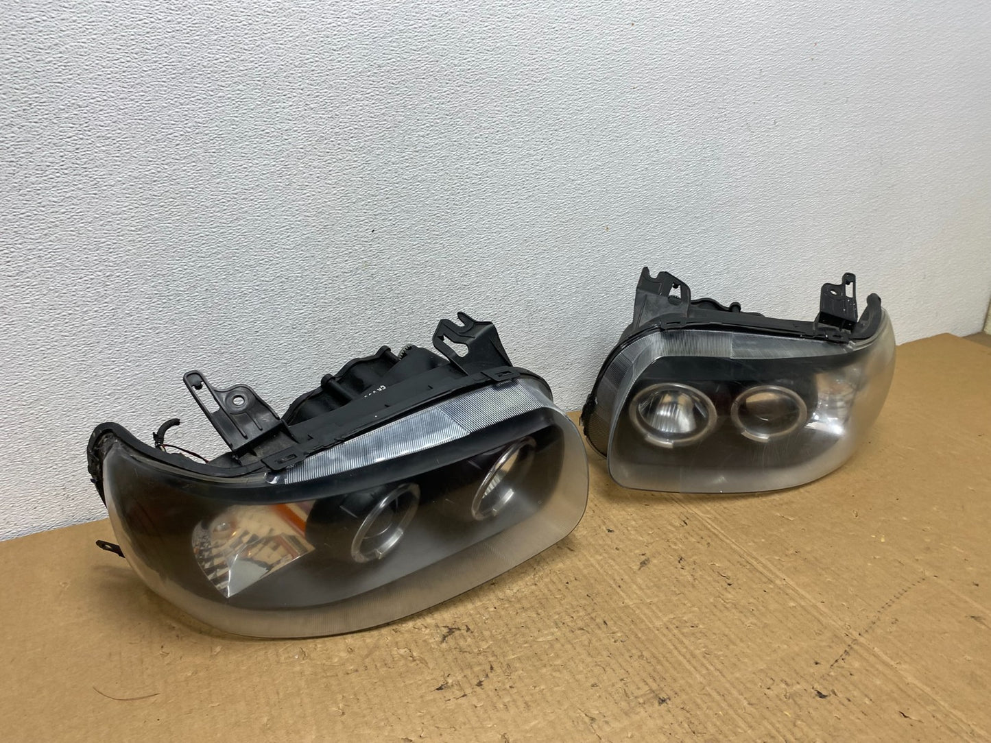 2005 - 2007 Ford Escape Left+Right Set LED Black Headlight AC7788 DG2