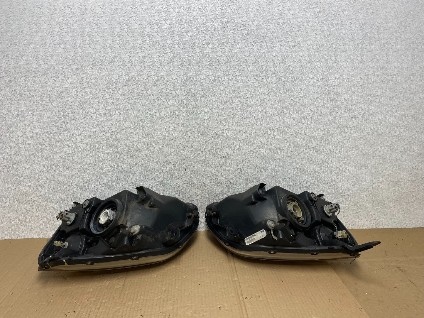 2004 - 2009 Mitsubishi Galant Left+Right Headlights Halogen Aftermarke AE8969 DW10