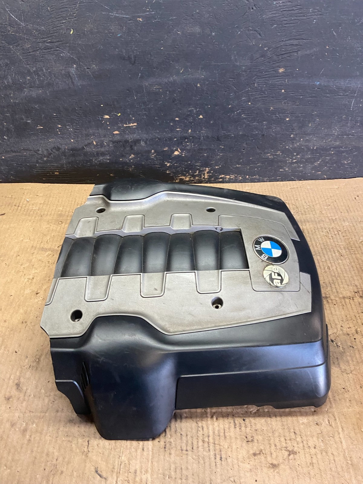 2006 to 2010 BMW 550i 650i 750i Plastic Engine Cover Shield OEM r7112 DG3