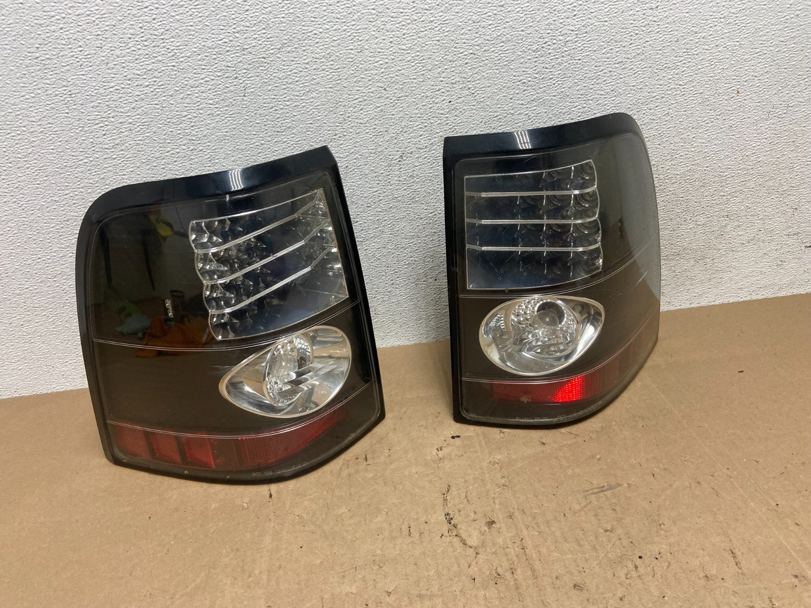 2002 to 2005 Ford Explorer Left+Right Set LED Tail lights ae6092 DG0