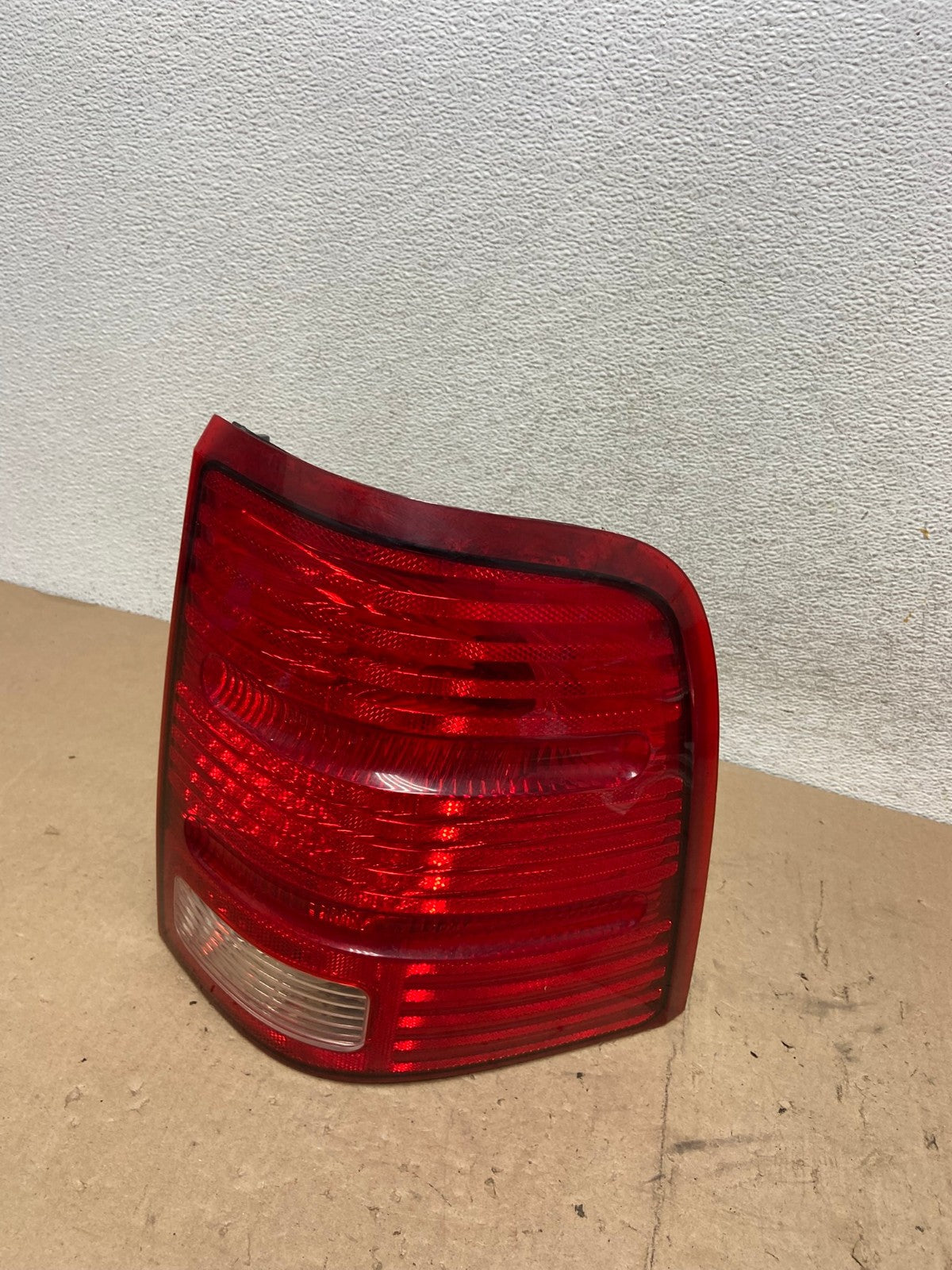 2002 to 2005 Ford Explorer Right Passenger Rh Side Tail light AG5518 LK0