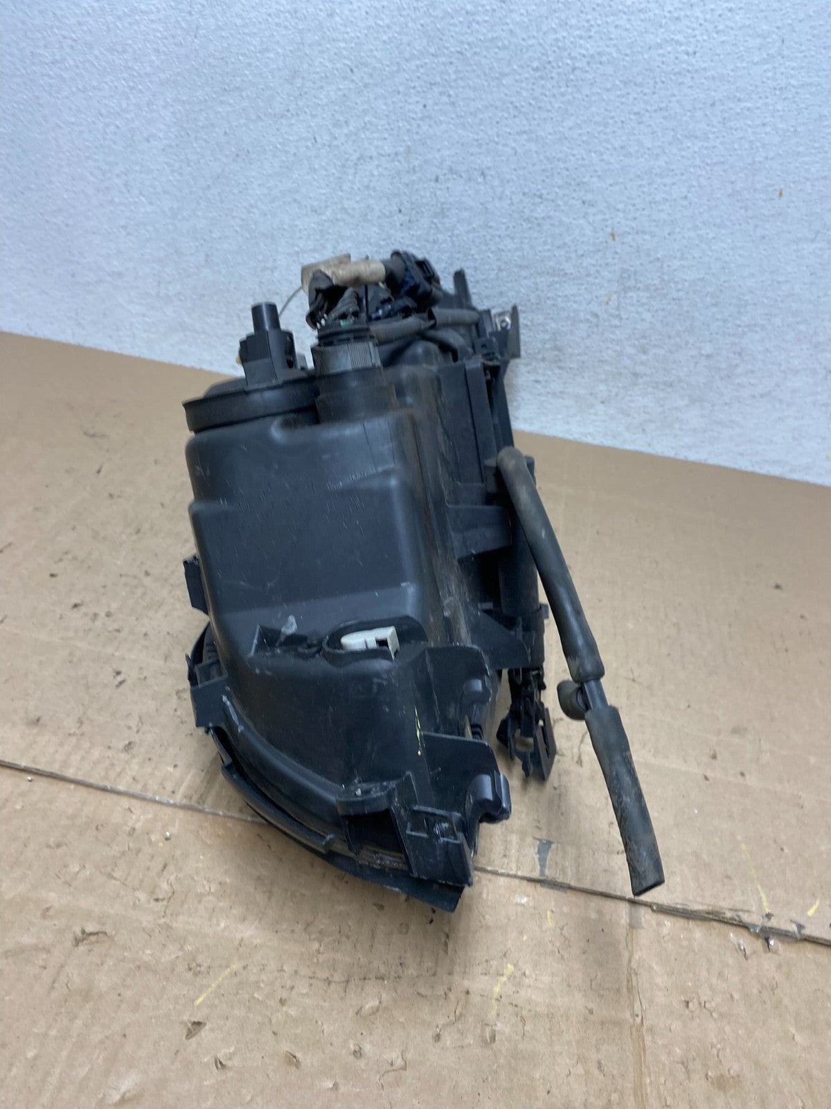 2005 to 2007 Volvo XC70 V70 Passenger Right Passenger RH Headlight AE6603 DW7