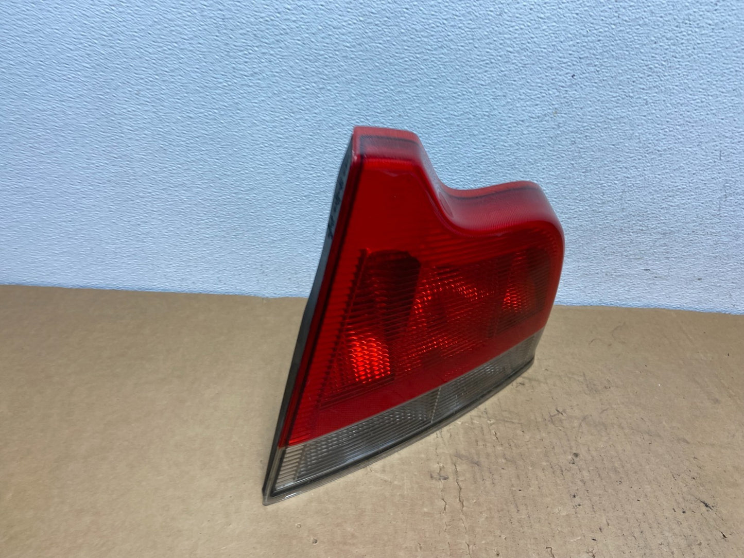 2001 to 2004 Volvo S60 Right Passenger Side Tail Light AC8515 DW2