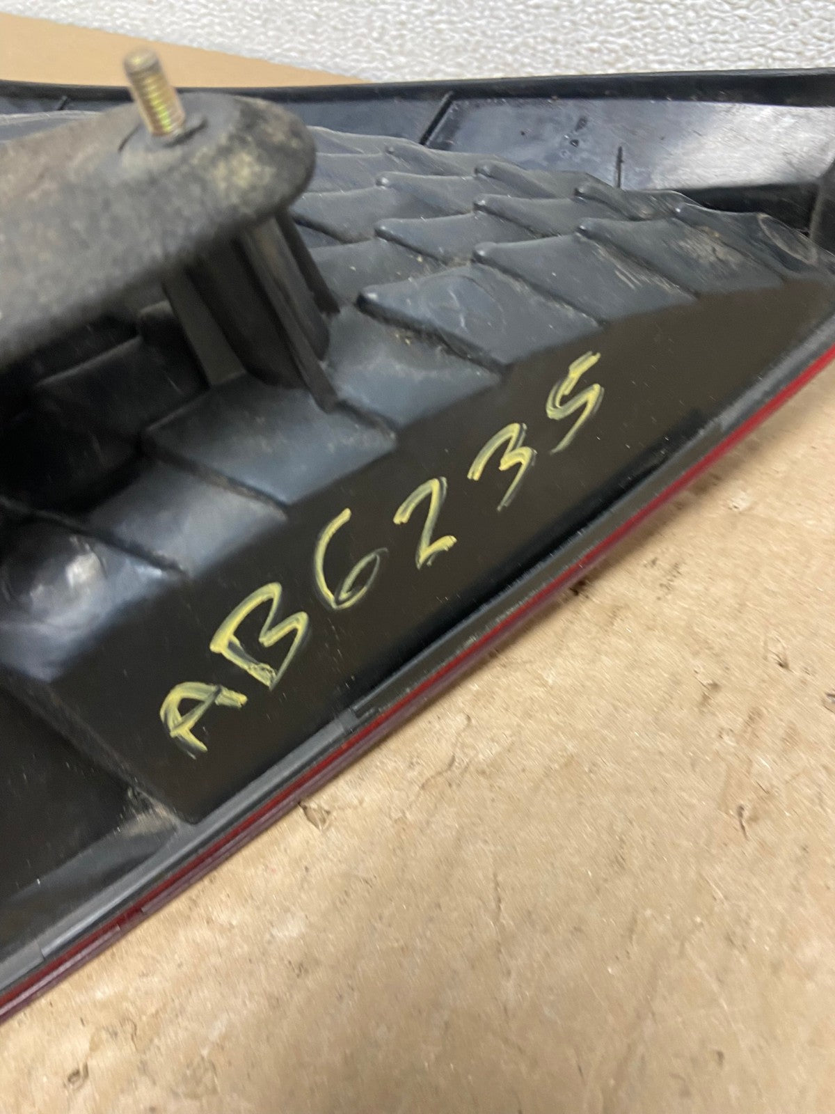 2000 2001 2002 Toyota Avalon Right Passenger Rh Side Tail Light OEM AB6235 LK6