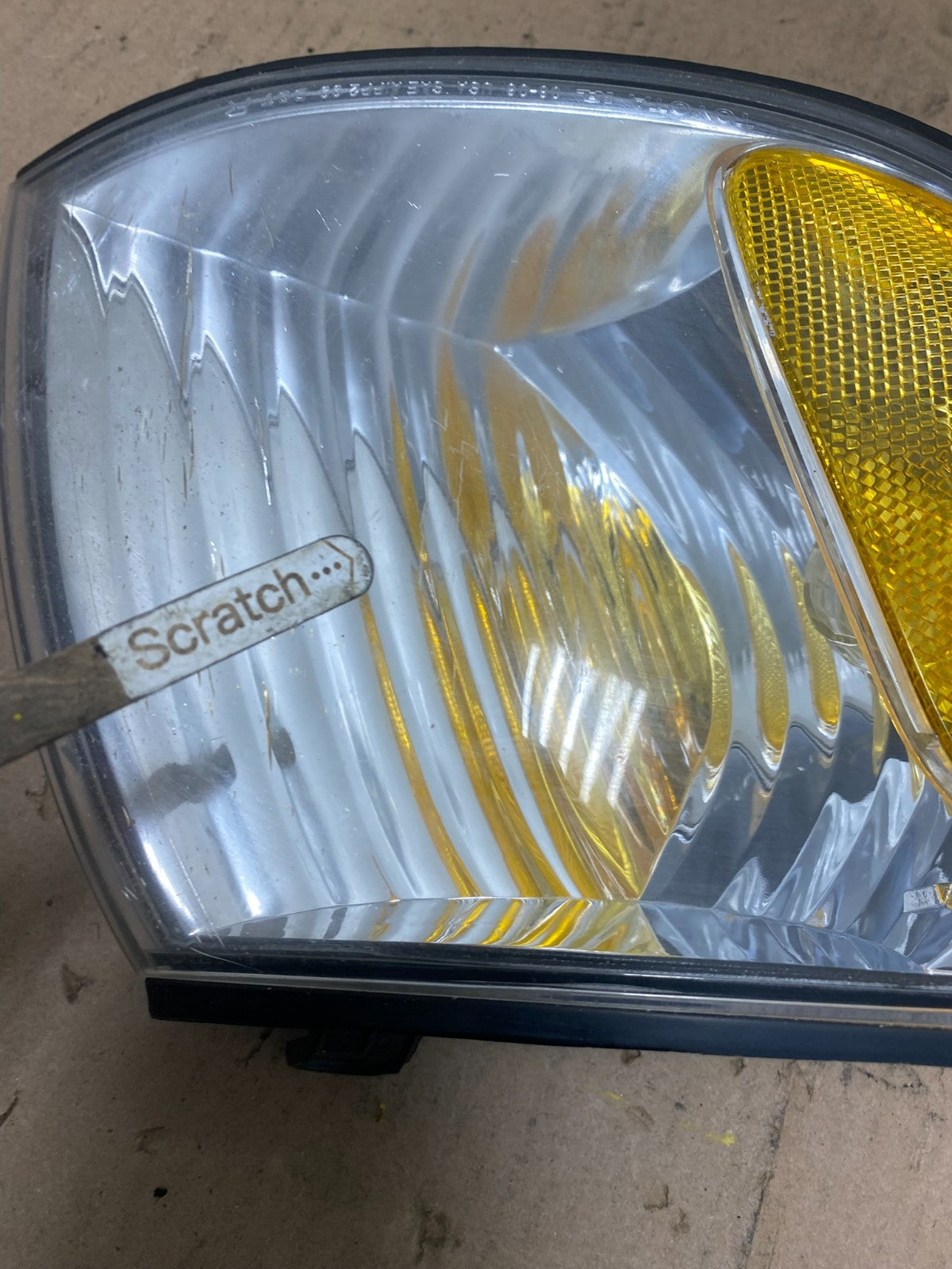 2001 to 2003 Toyota Sienna Turn Signal Right Passenger RH Lamp OEM S3844 DW3