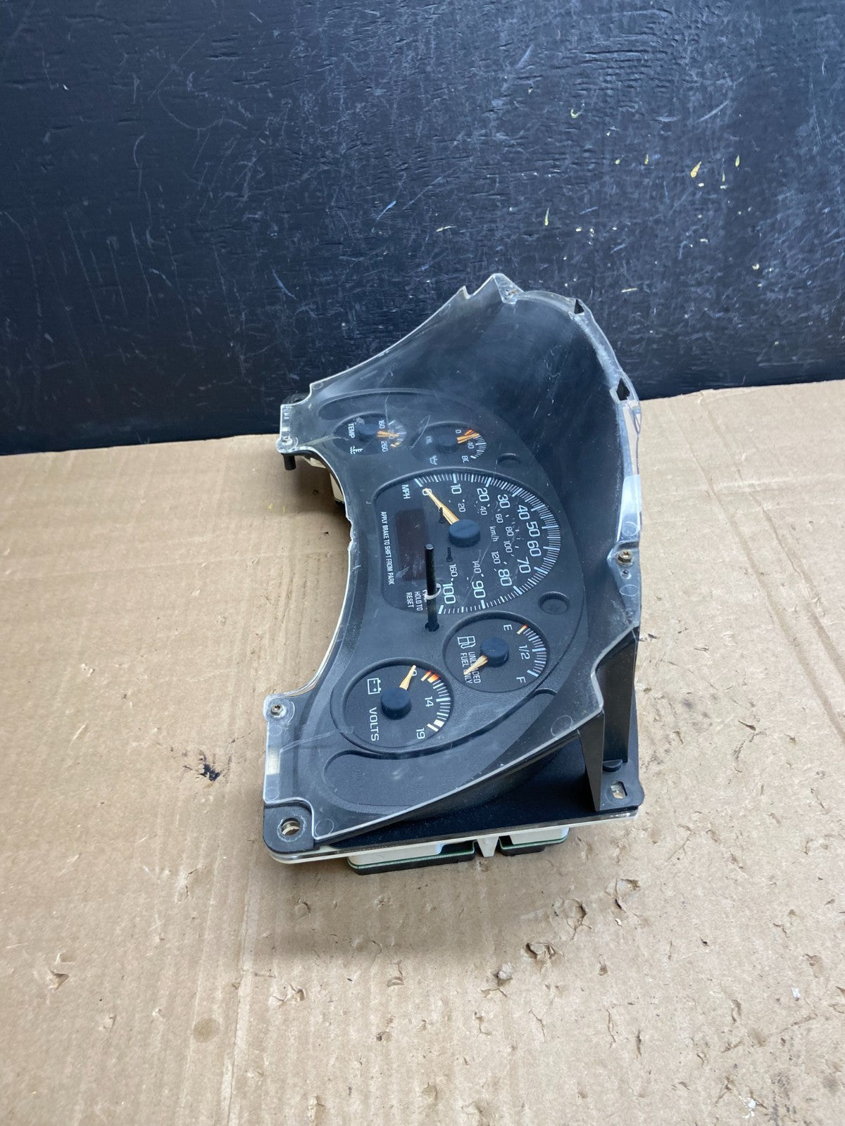 2001 to 2002 Chevrolet Express Speedometer Cluster Gauge AE1790 DG2