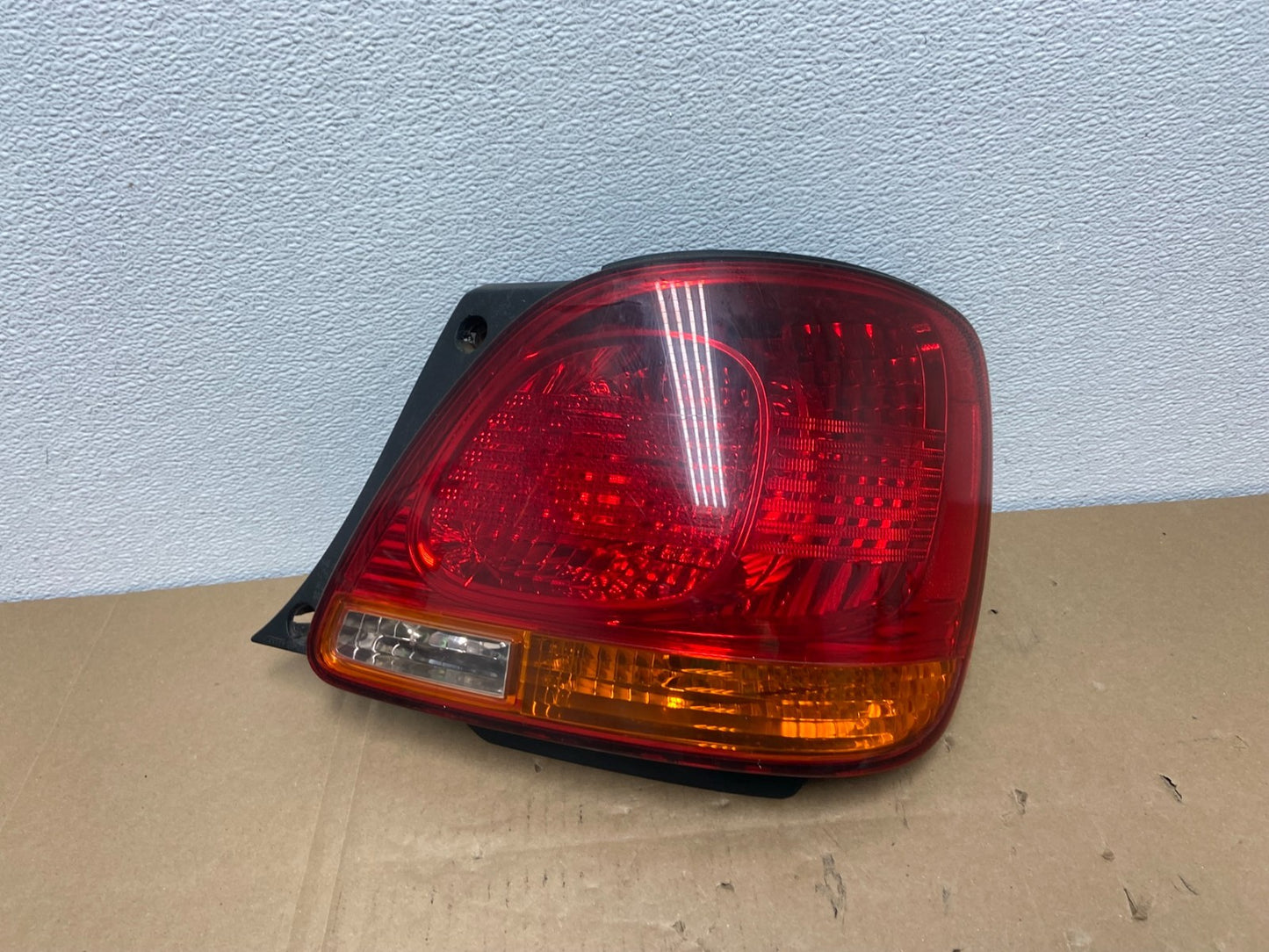2001 - 2005 Lexus Gs300 Gs400 Gs430 Right Passenger Side Tail Light Oem AB68120