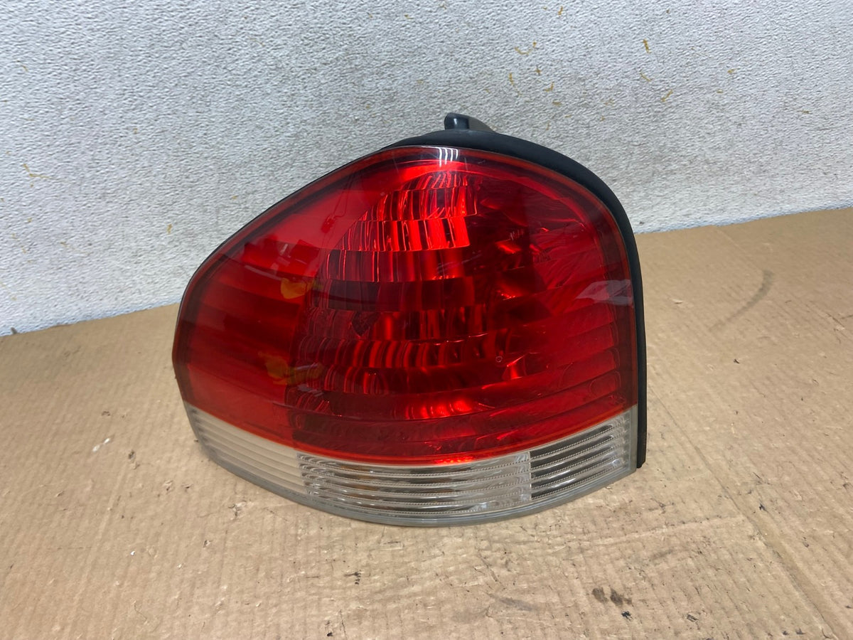 2005 to 2006 Hyundai Santa Fe Left Driver Side Tail Light AI8041 LK0