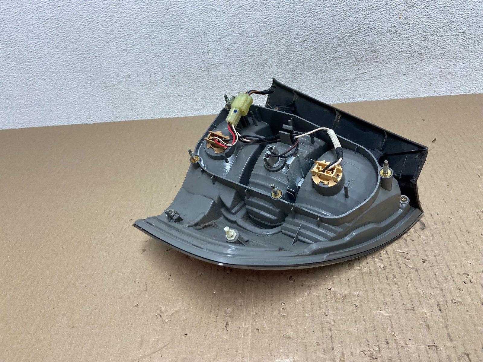 2005 to 2007 Subaru Legacy Outback Left Driver LH Tail Light AE7038 LK5