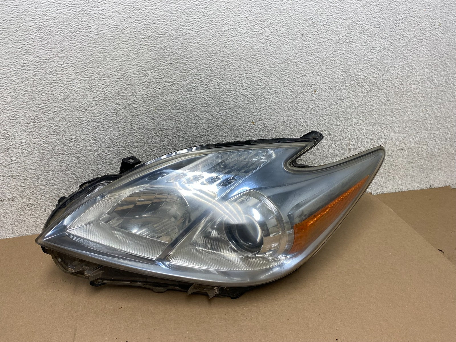 2010 - 2011 Toyota Prius Left Driver LH Blue Halogen Headlight AG6571 DW0