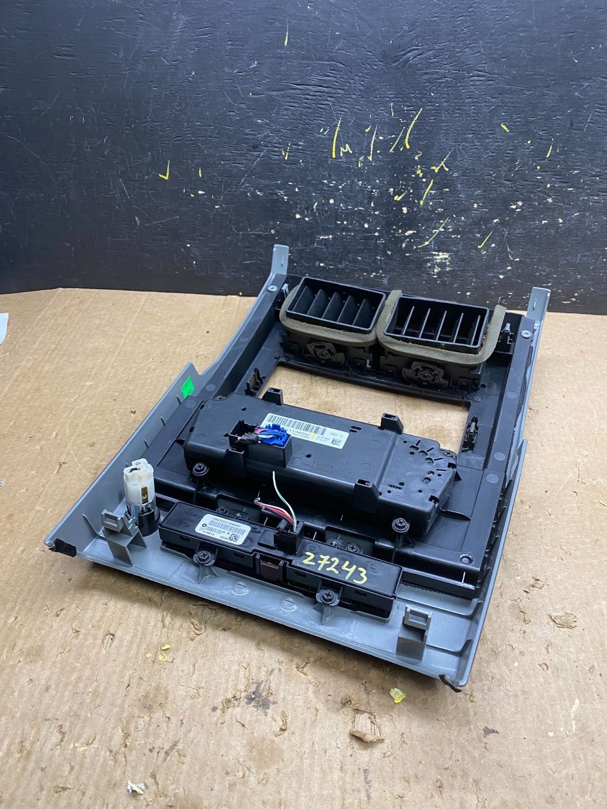 2008 to 2012 Jeep Liberty Dash Climate Temperature Control Radio Bezel Z7243 DG3