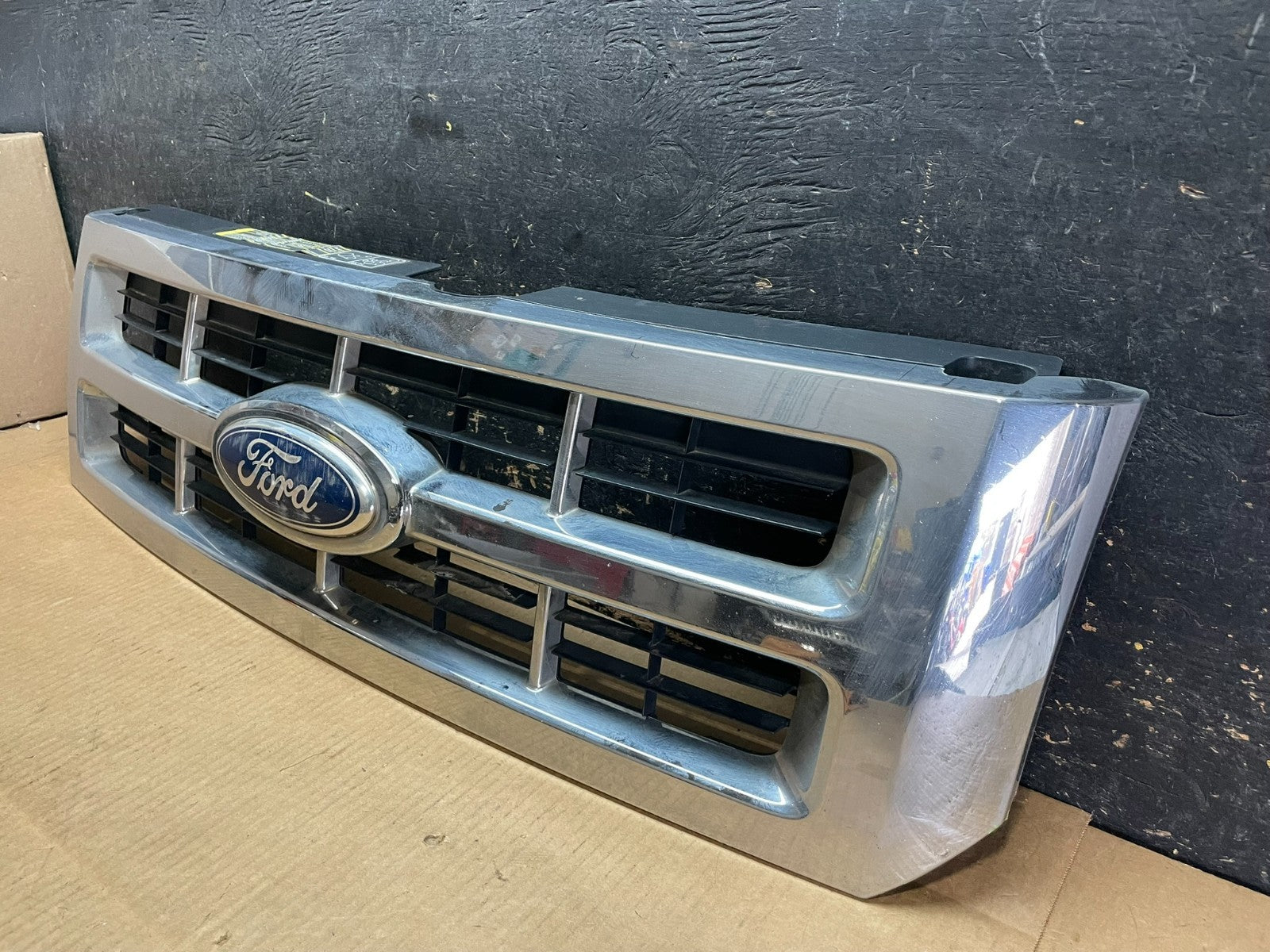 2008 to 2012 Ford Escape Front Upper Grill Grille Oem AA9111 DG2