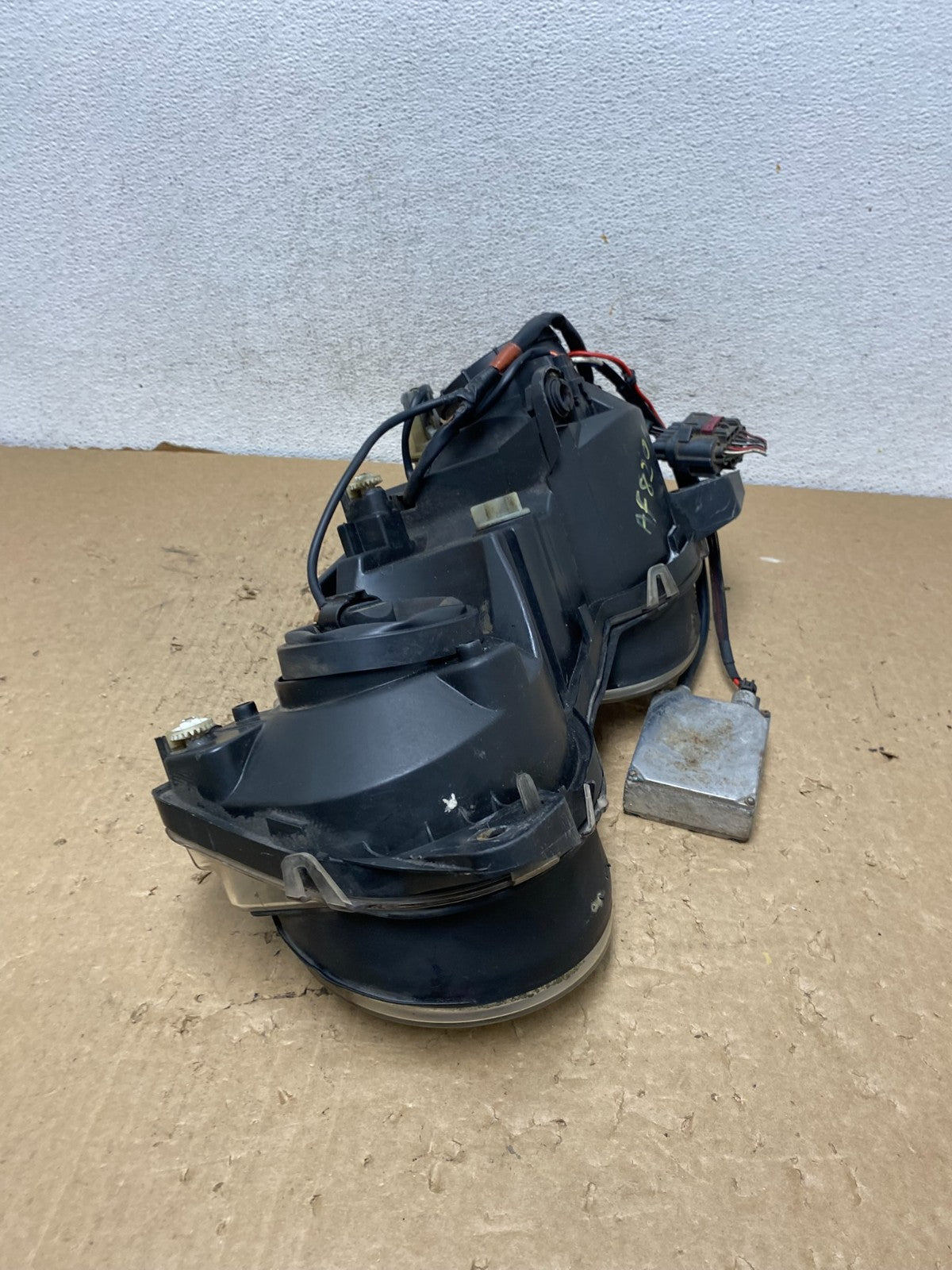 2000 to 2002 Jaguar S-Type Right Passenger Side Halogen Headlight AF8201 DW8