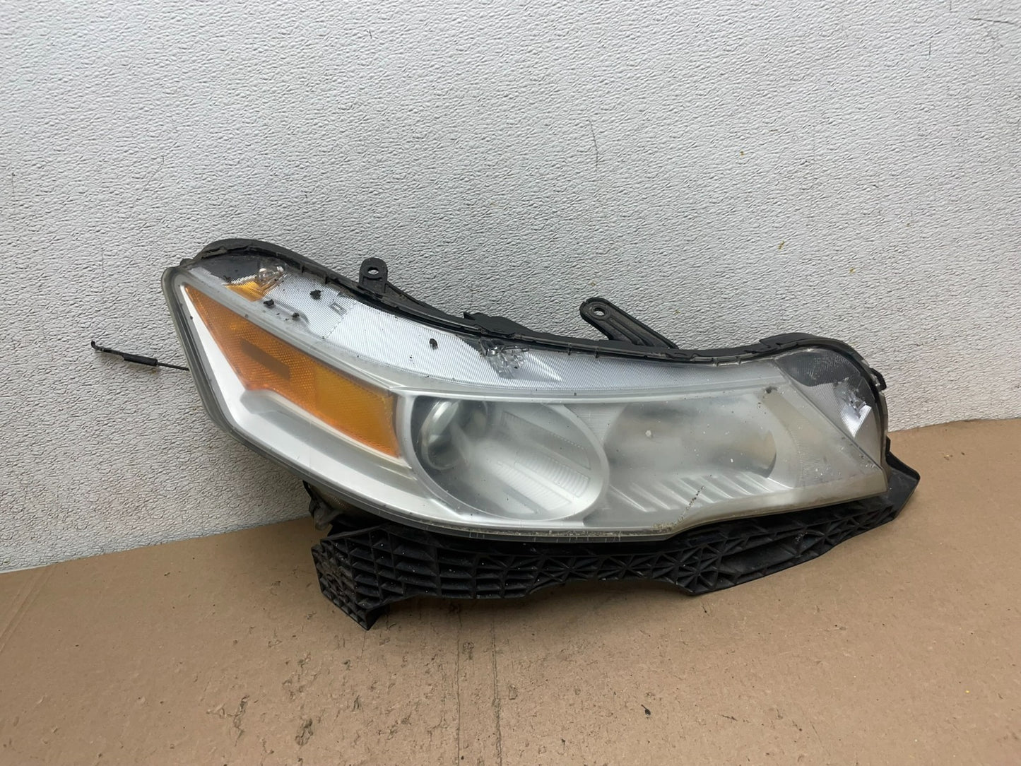 2012 to 2014 Acura TL Headlight Right Passenger Side Xenon HID Q4942 DW0