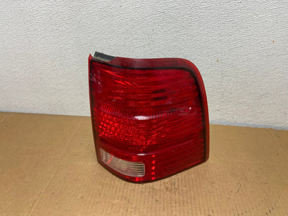 2002 to 2005 Ford Explorer Right Passenger Rh Side Tail light AD0810 LK0