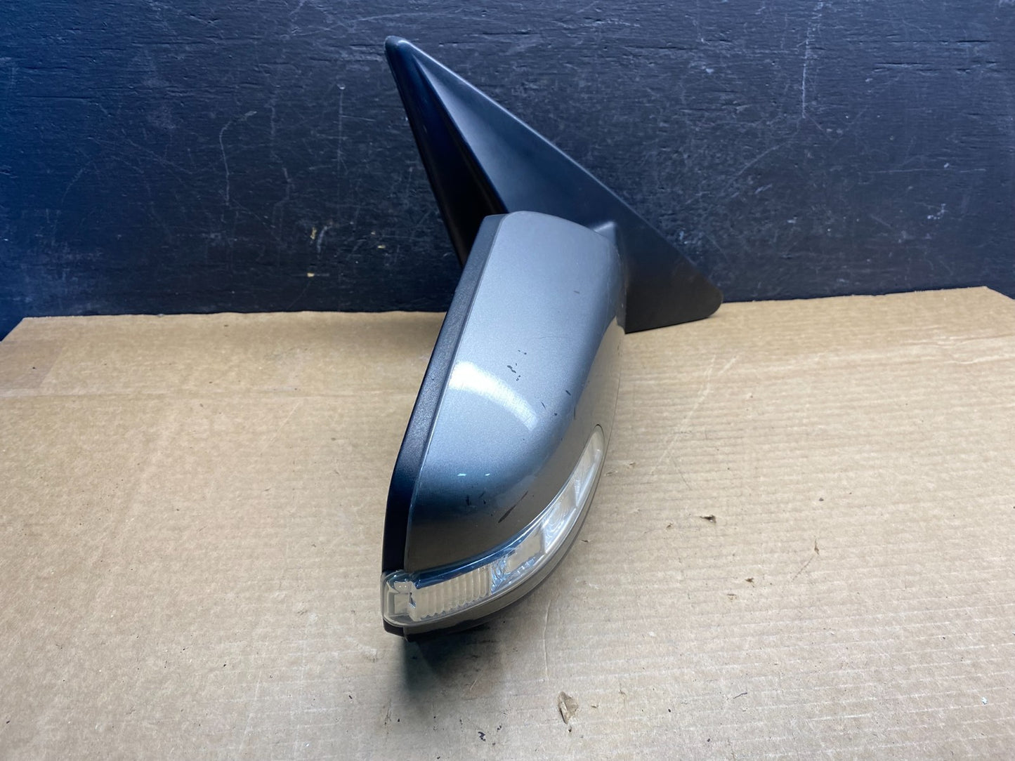 2011 to 2015 Kia Sorento Right Passenger Door Mirror Turn Signal AD9691 DW1