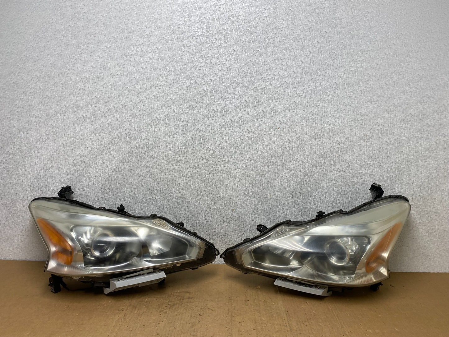 2013 to 2015 Nissan Altima Left+Right Side Set Halogen Headlights AD1313 DW0