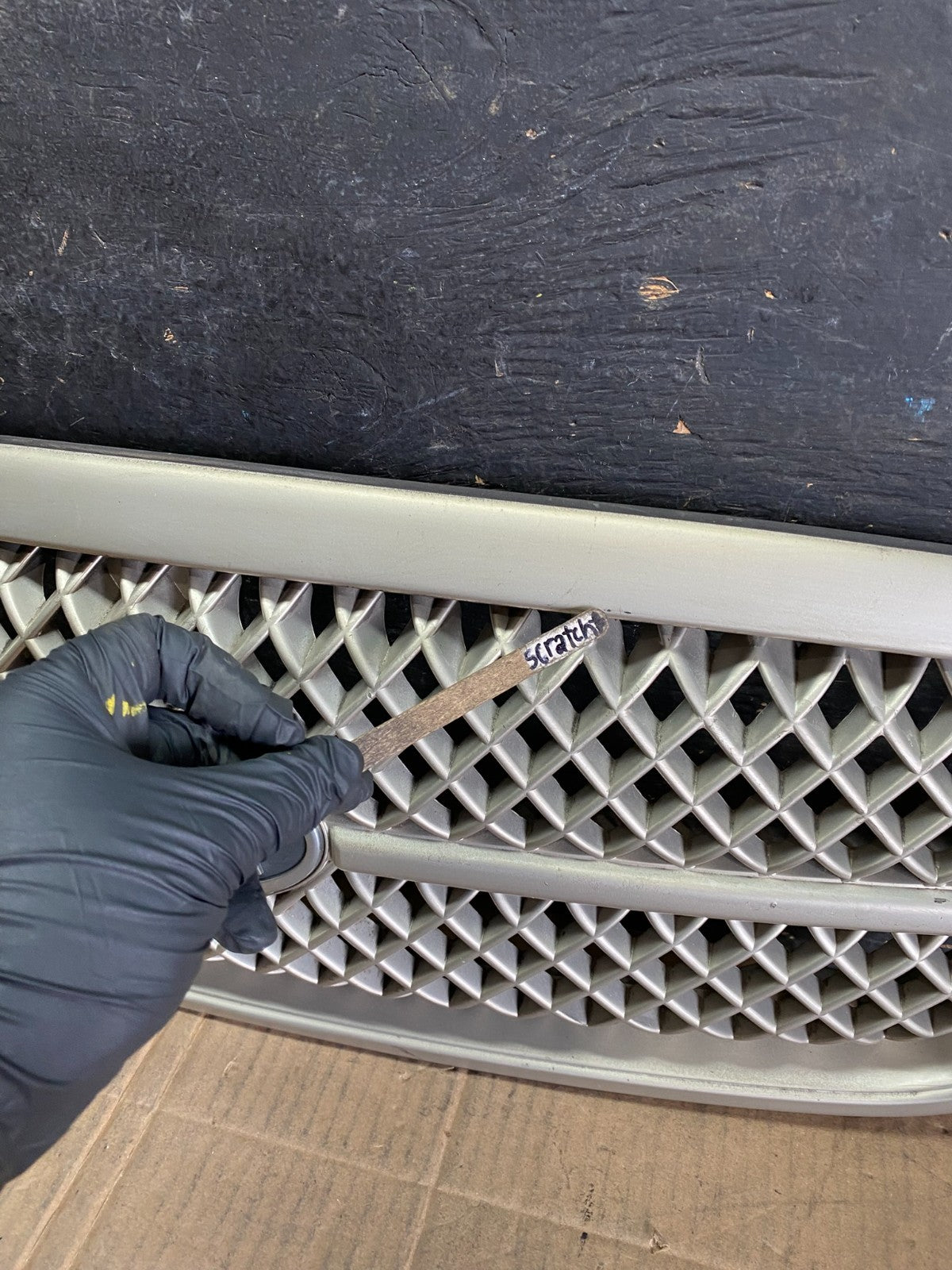 2004 to 2005 Kia Sedona Front Upper Grill Grille OEM r7819 DG4