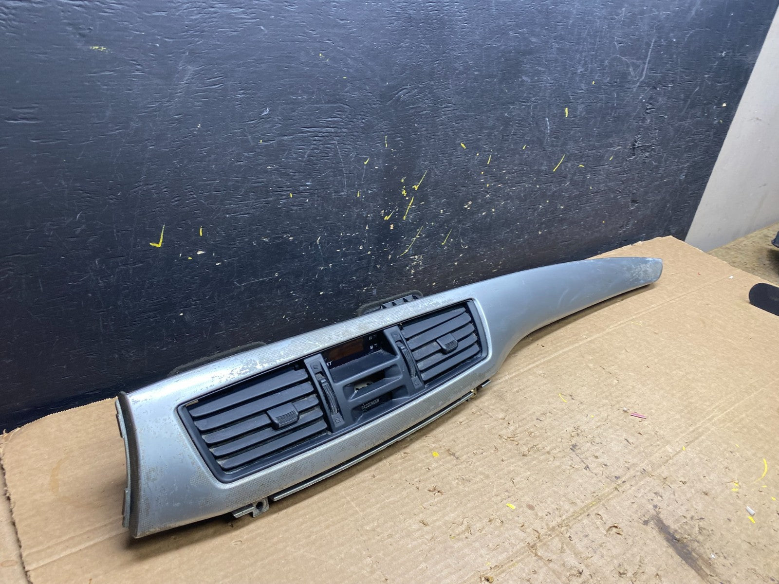 2003-2006 Mitsubishi Lancer Center Dash Air Vent Trim Panel OEM w9681 DG1