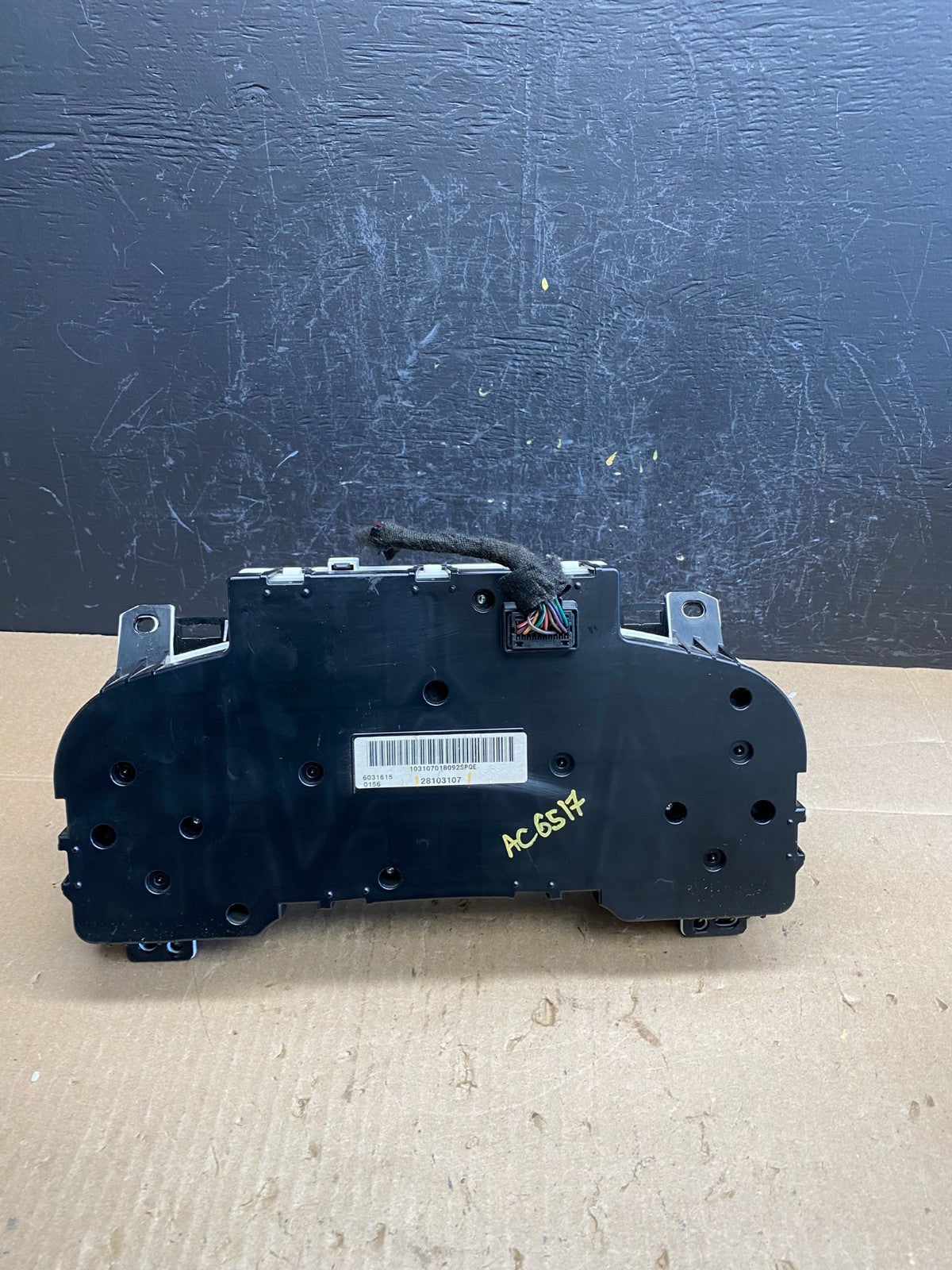 2007 to 2013 Chevrolet Silverado Suburban Cluster Gauge Speedometer OE ac6517 DG3