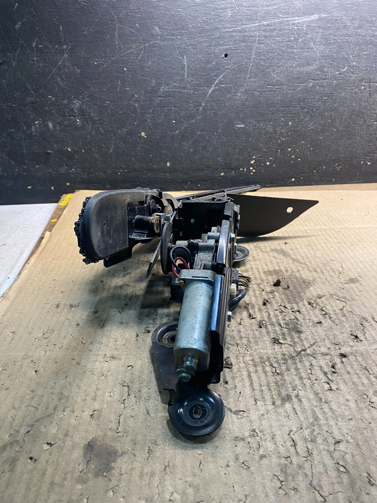 2009 to 2014 Ford Expedition Navigator Rear Windshield Wiper Motor z5068 DG5