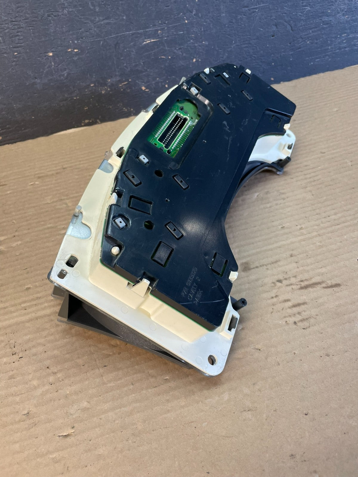 2000 to 2005 Chevrolet Astro Cluster Gauge Speedometer ECM AF3462 DW4