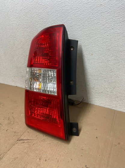 2006 to 2011 Kia Carnival Sedona Left Driver LH Side Tail Light AG4815 LK1
