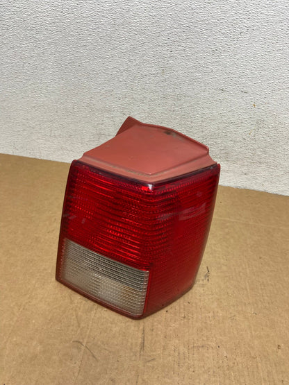 2004-2005 Mitsubishi Endeavor Right Passenger Rh Tail Light AD5993 LK0